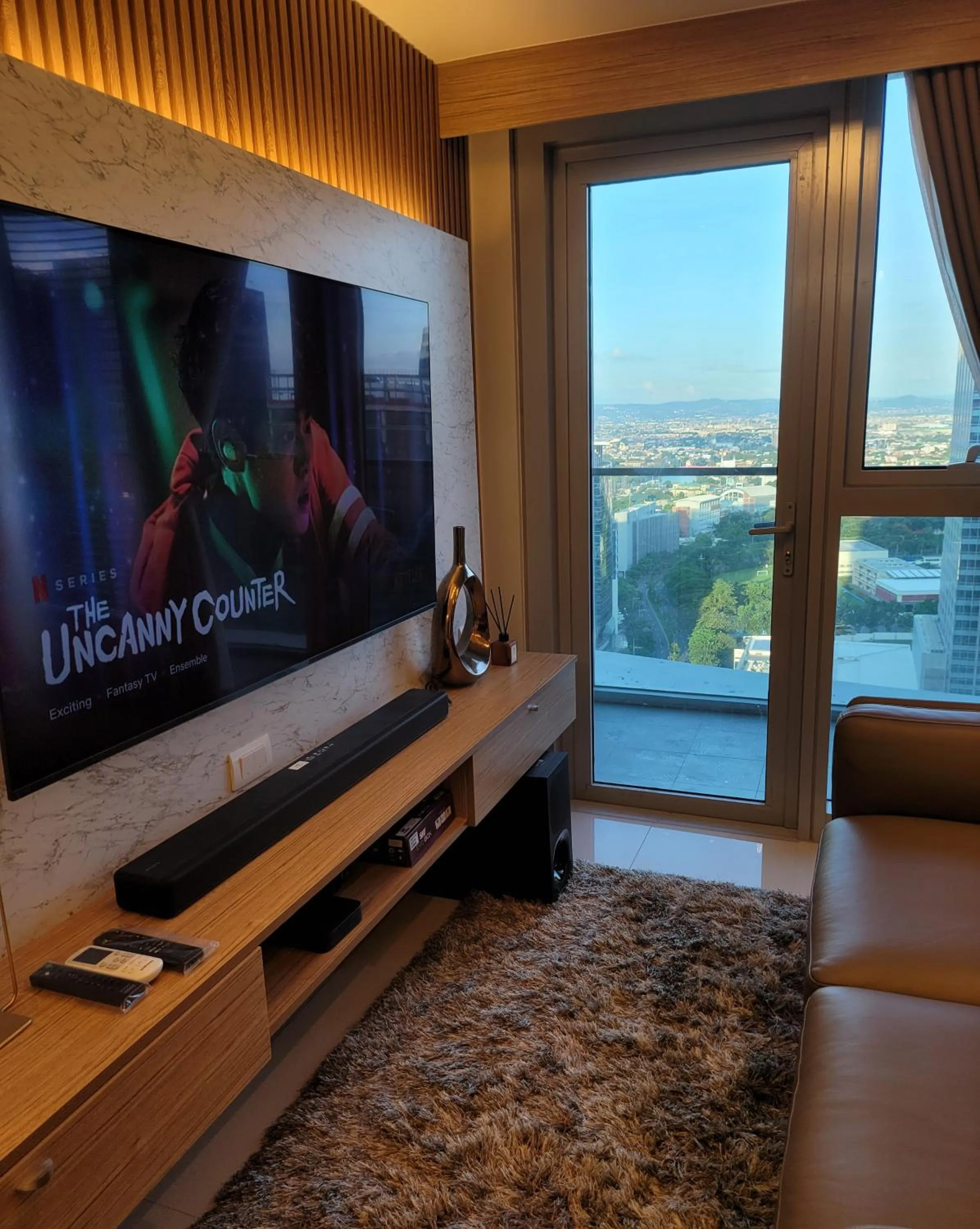 Uptown Parksuites Tower 2 BGC - Staycations Up Above 9