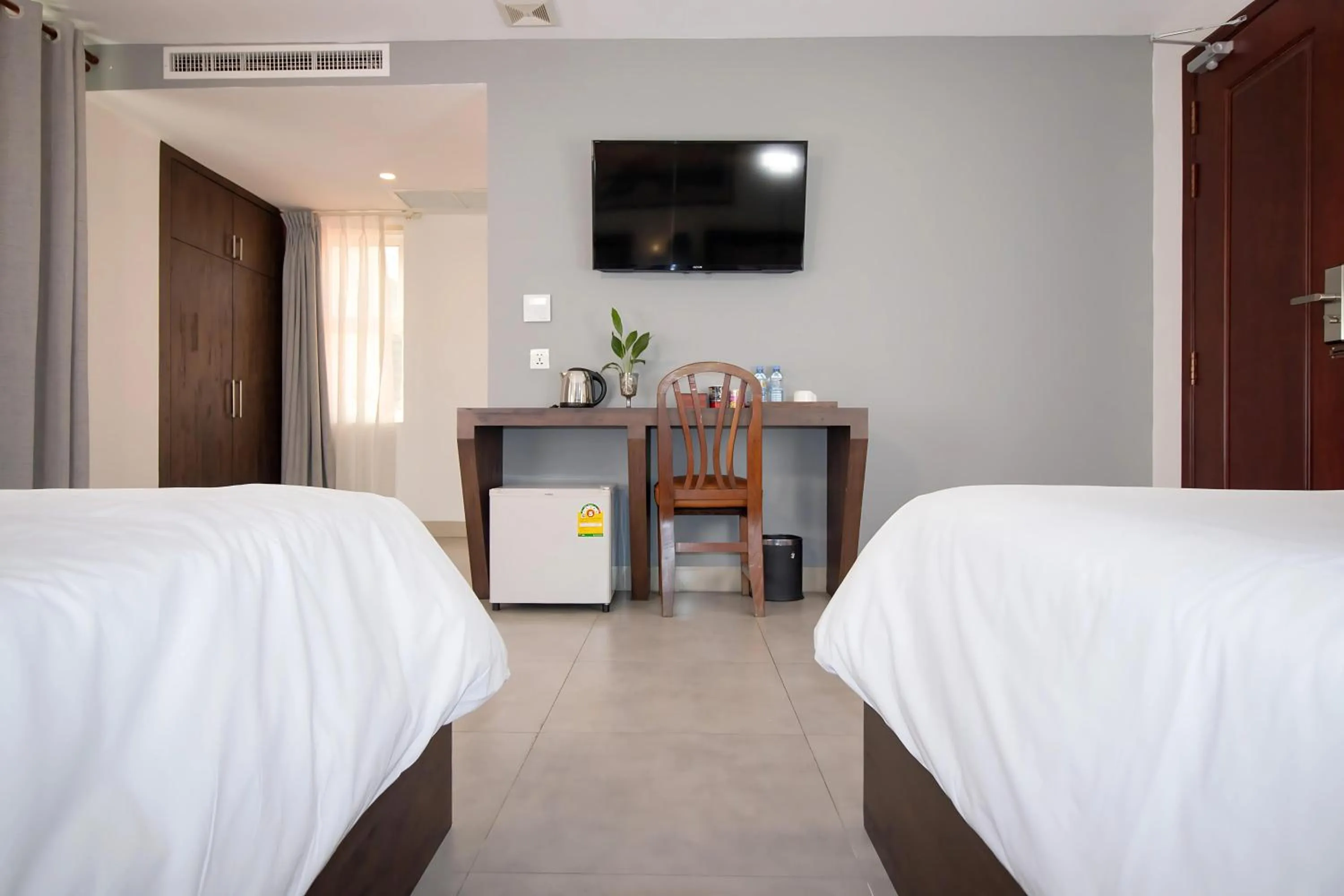 minibar, Bed in Vrest Hotel