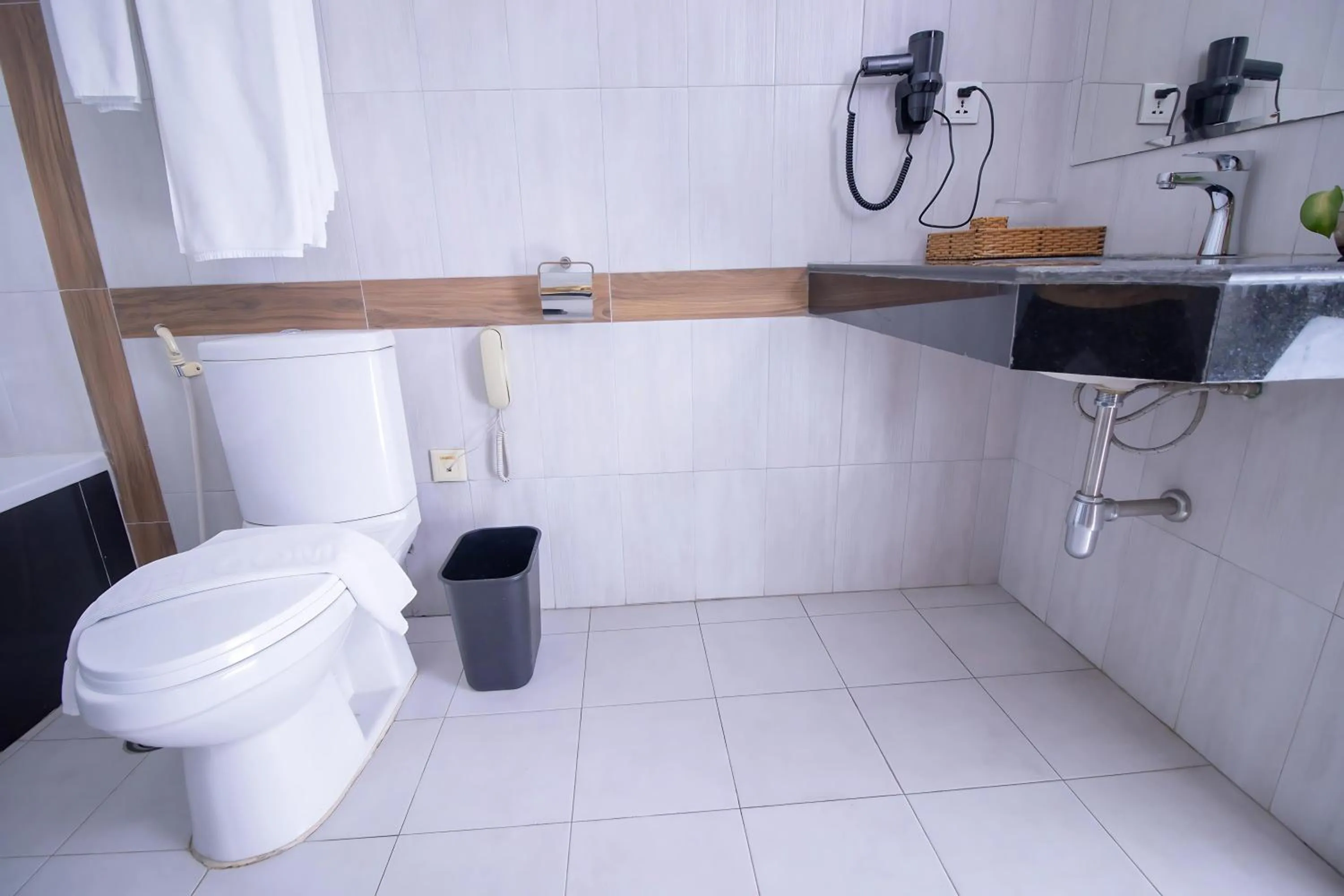 Toilet in Vrest Hotel