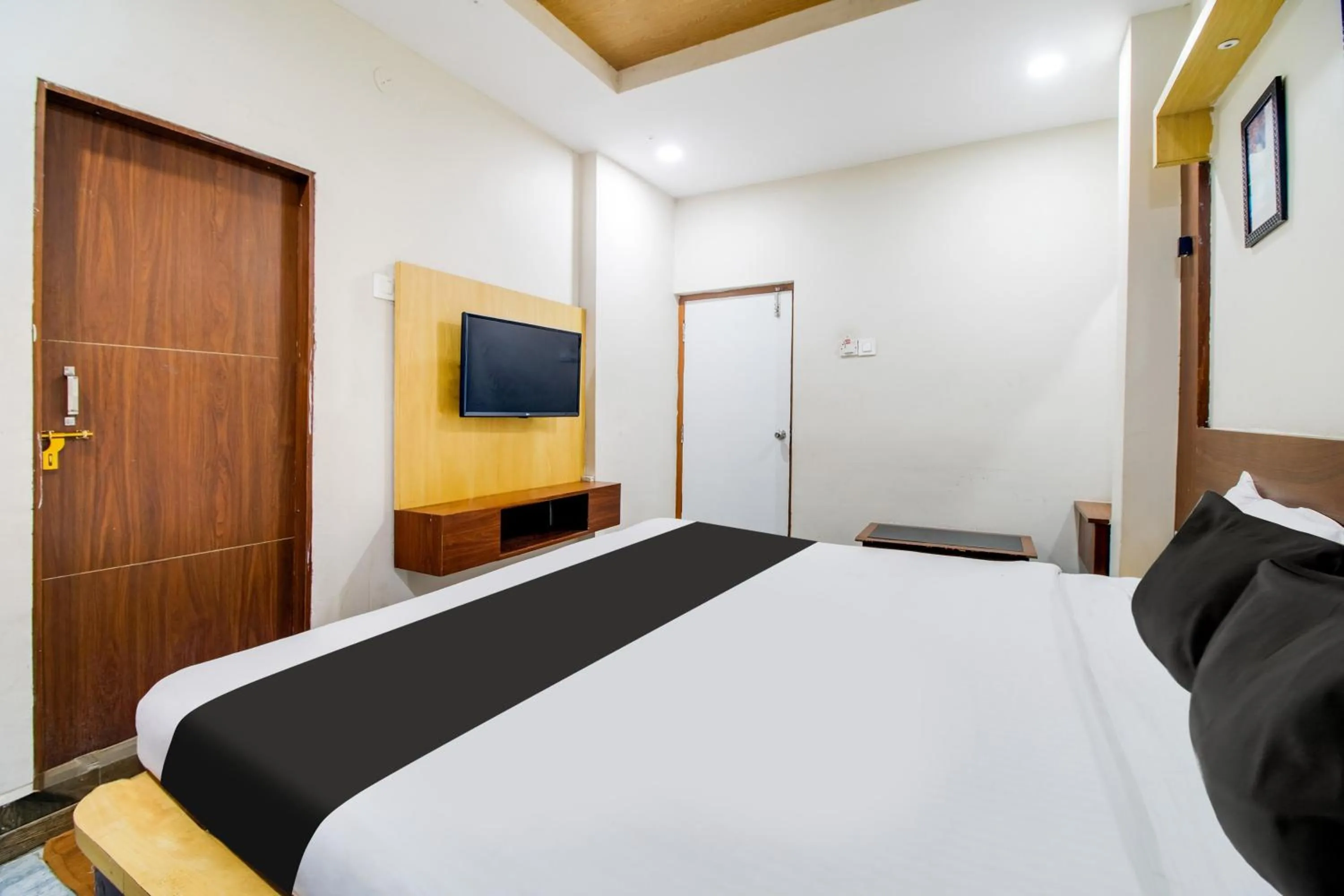 Bedroom, Bed in Super Hotel O Gurudwara Near RTC Complex