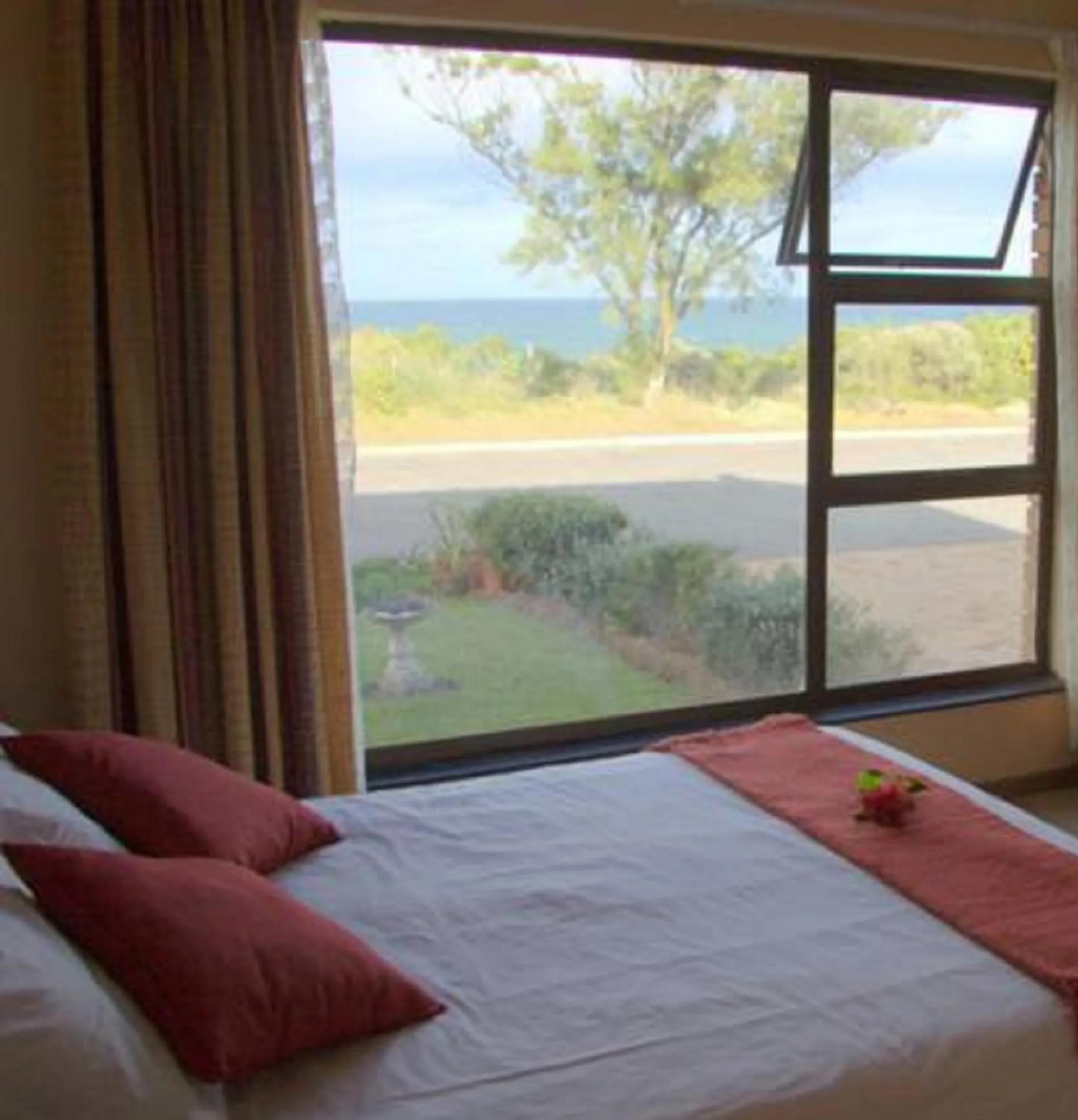 Bedroom, Bed in Dolphins View Self Catering Guesthouse