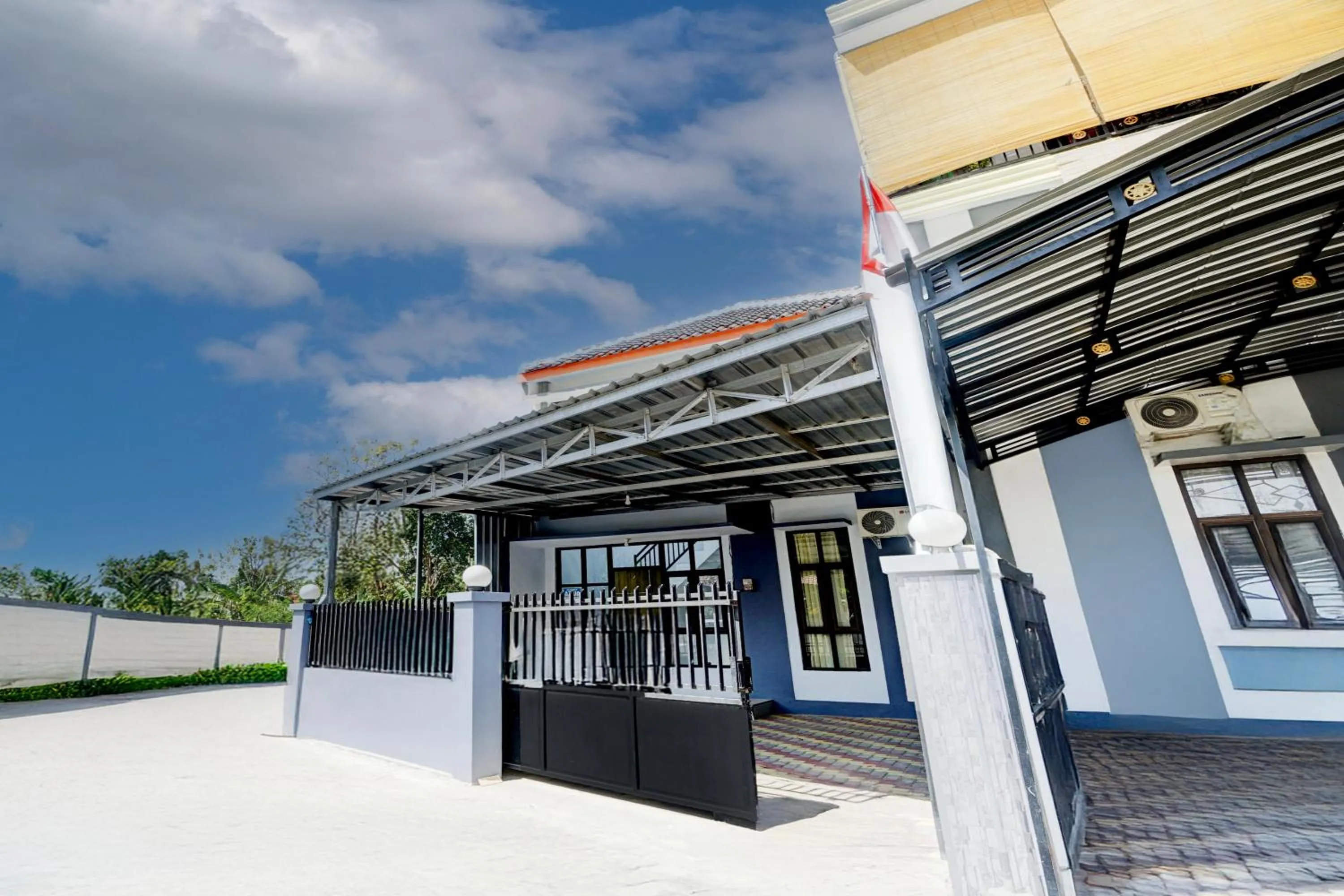 Property building in Hotel O MIOXIO Syariah Kost