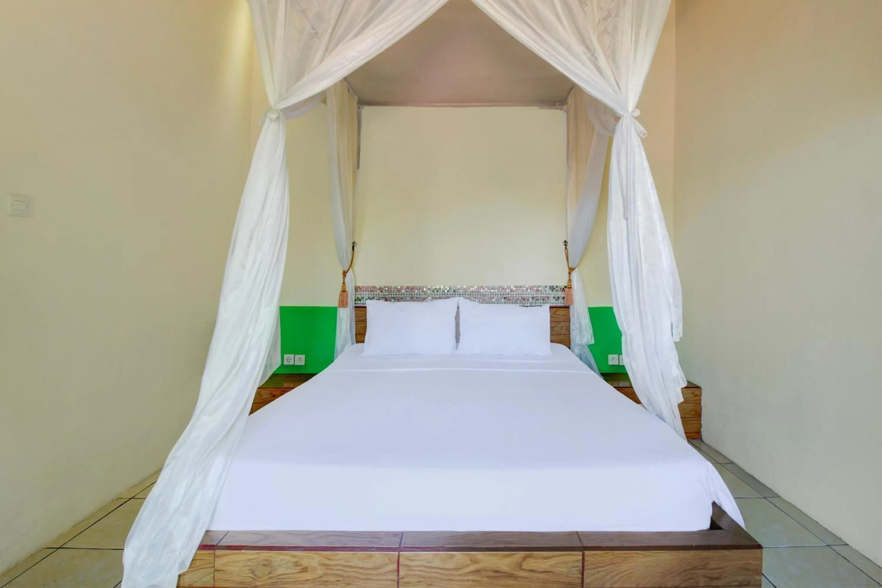 Bedroom, Bed in Capital O 94226 Kubu Mesari