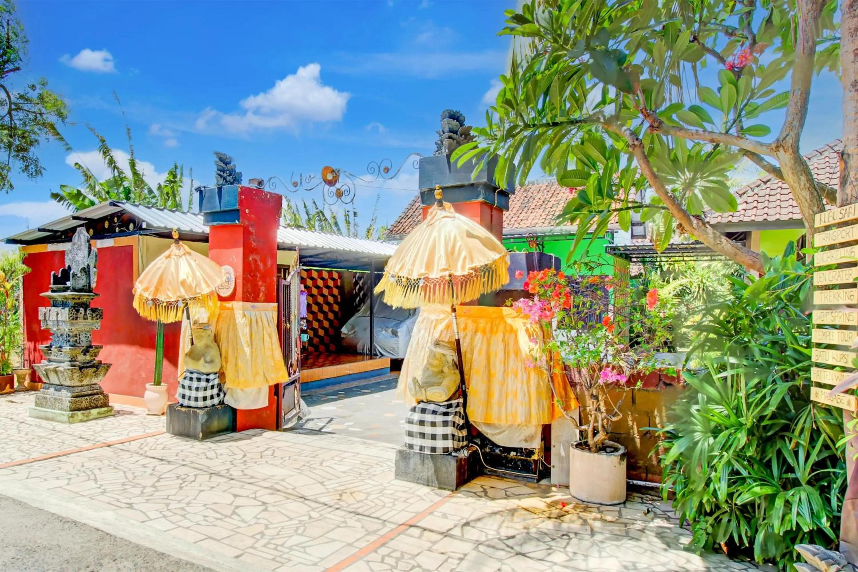 Facade/entrance in Capital O 94226 Kubu Mesari