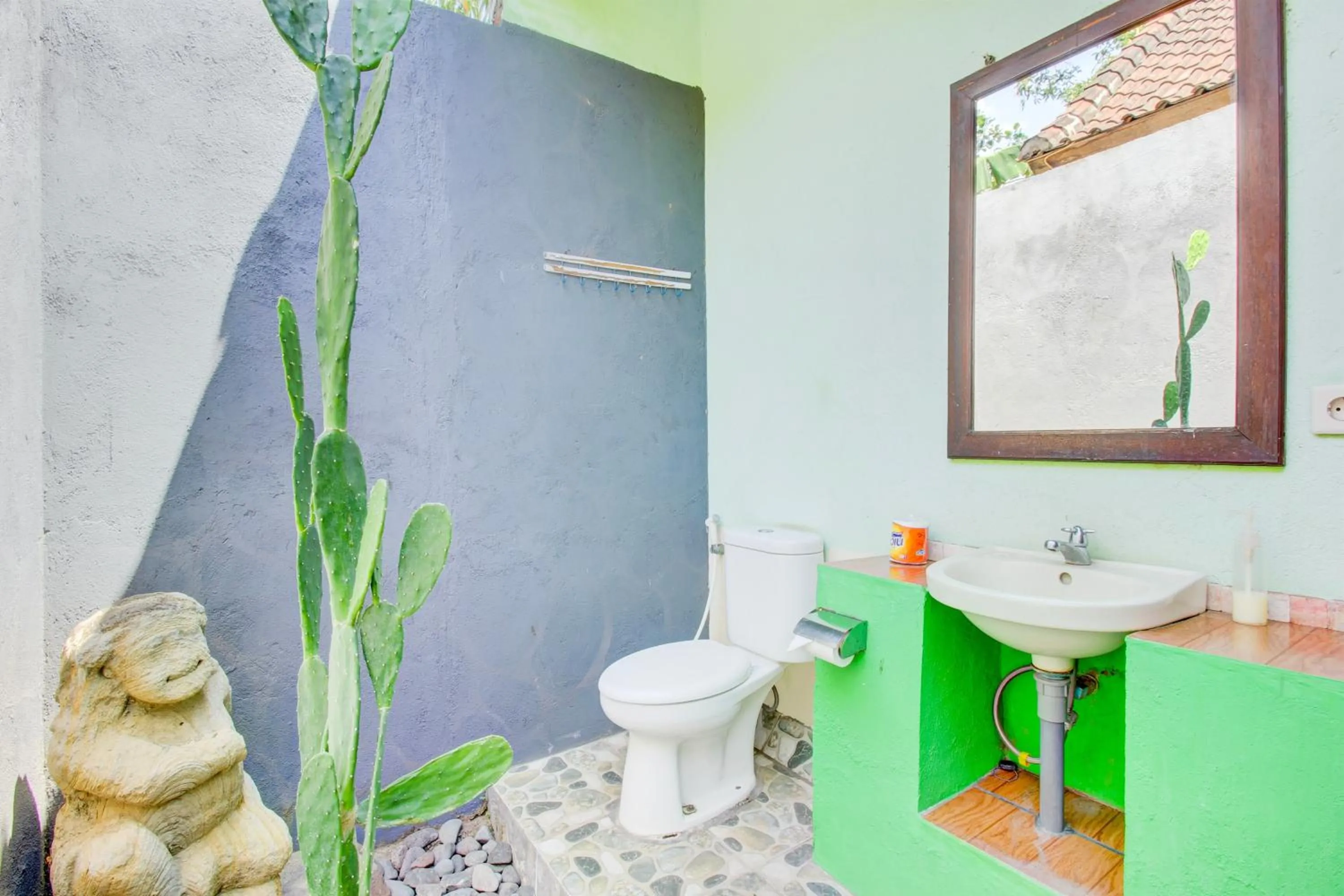 Bathroom in Capital O 94226 Kubu Mesari