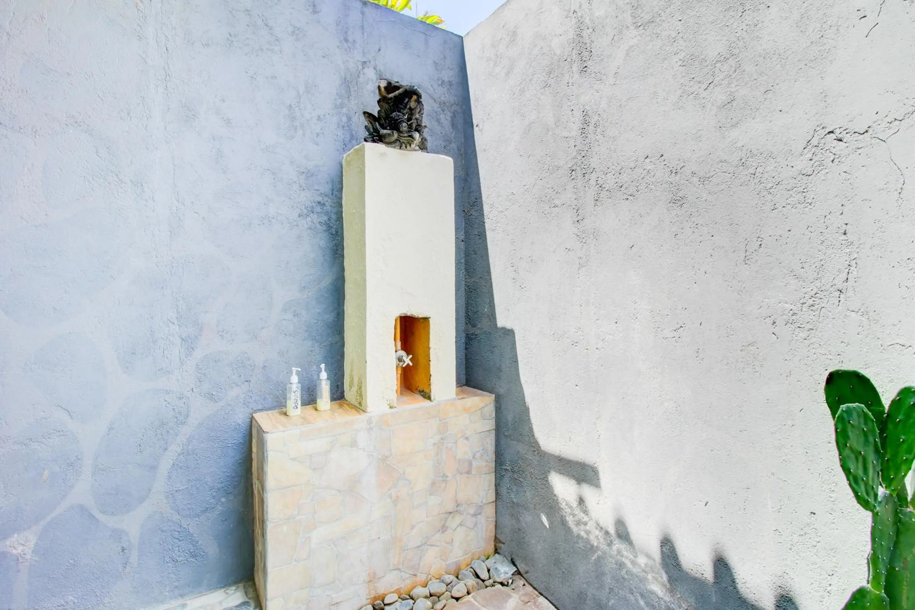 Bathroom in Capital O 94226 Kubu Mesari