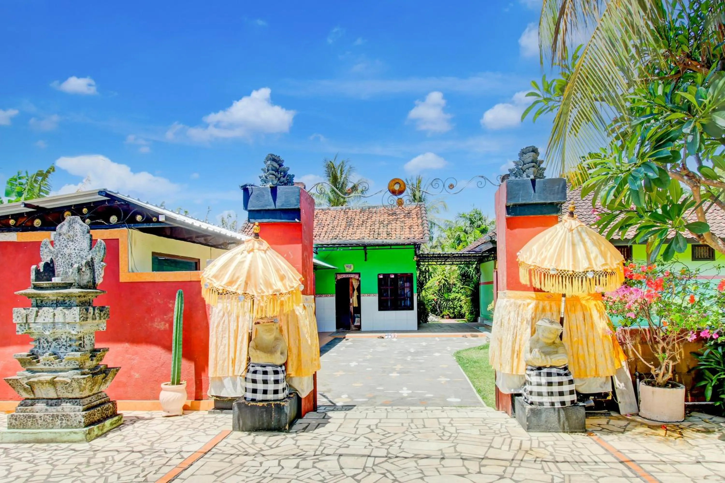 Facade/entrance in Capital O 94226 Kubu Mesari