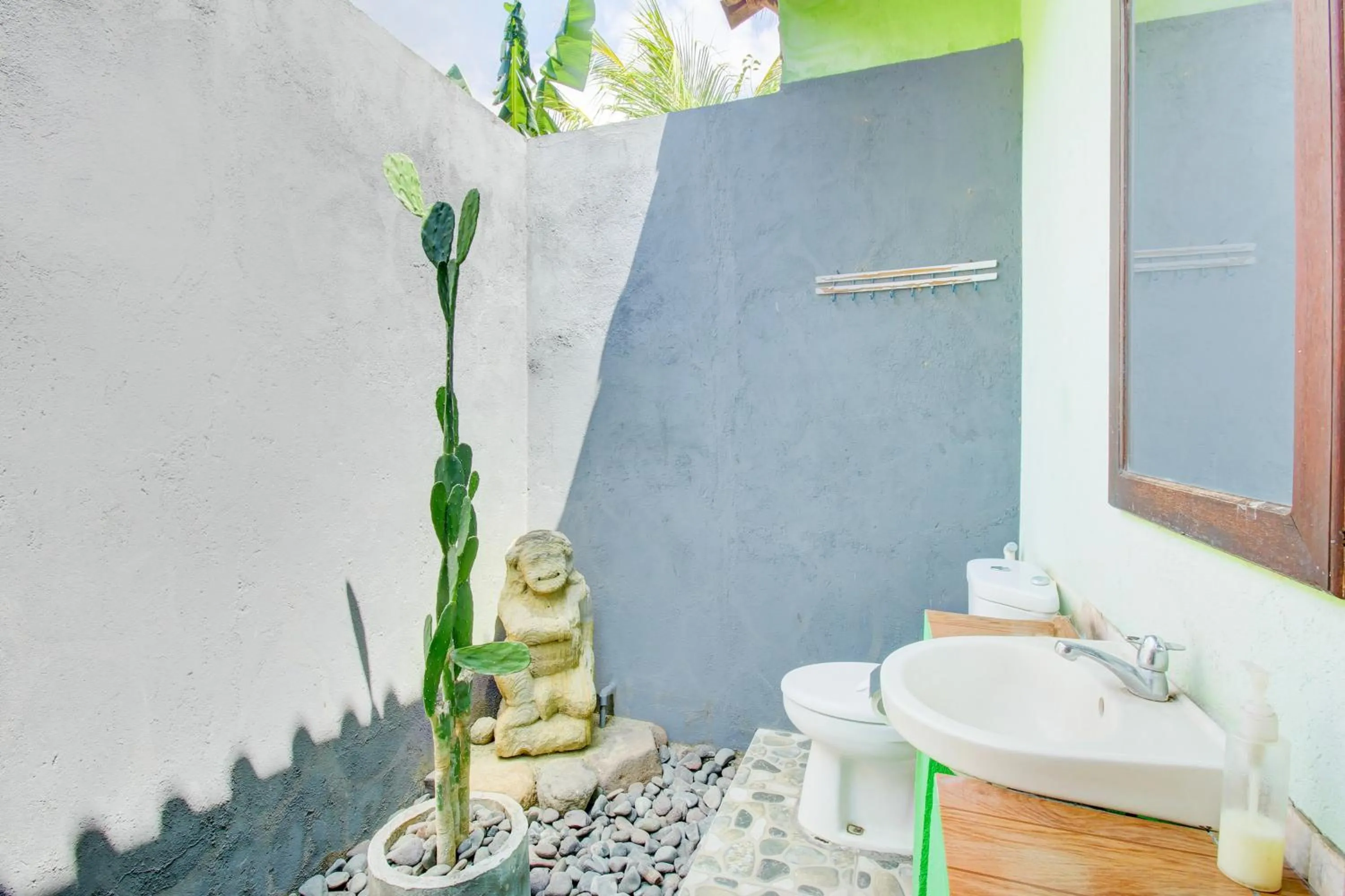 Bathroom in Capital O 94226 Kubu Mesari