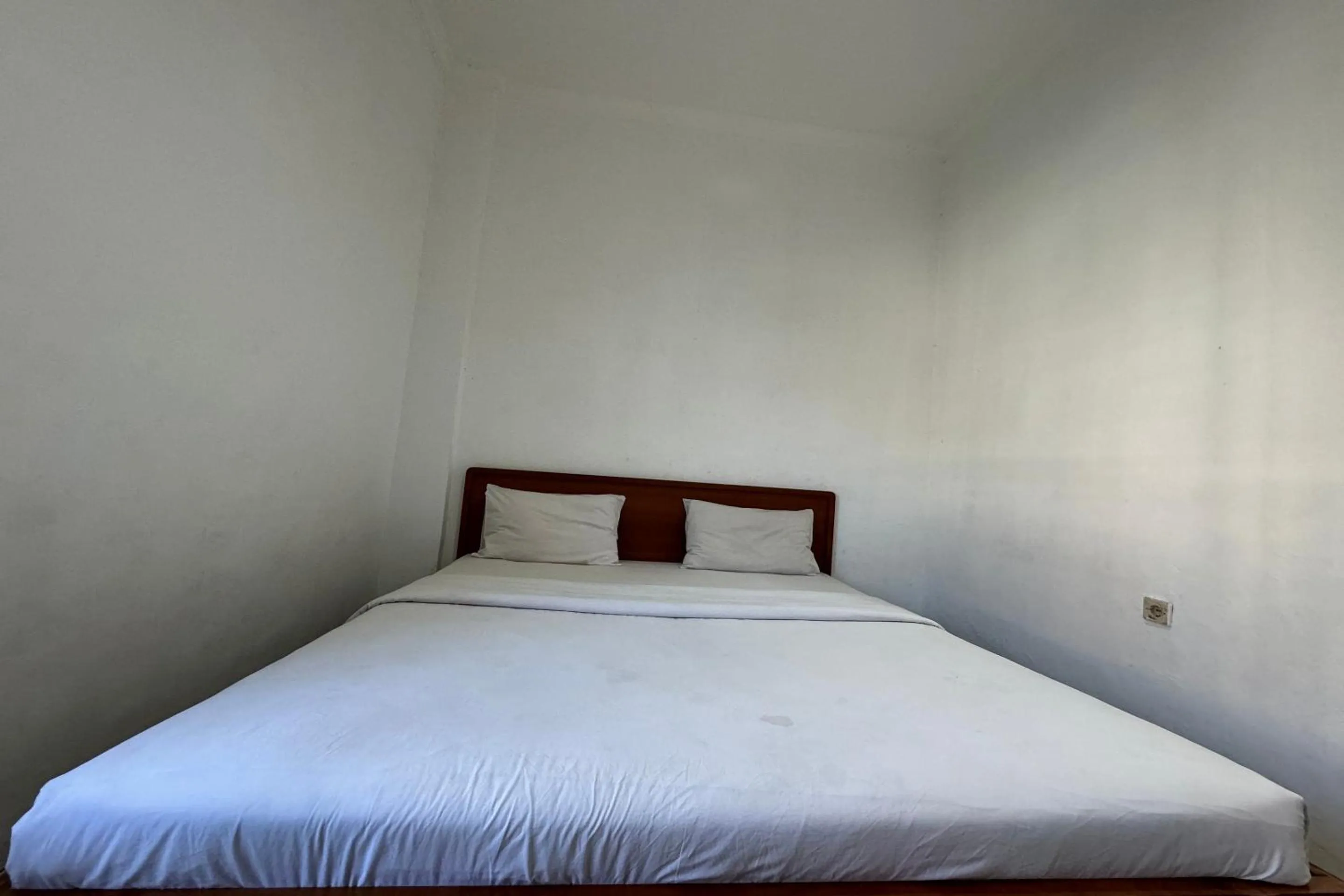 Bedroom, Bed in Hotel O Ezhar Boka Homestay Near GOR Sulis Bulutangkis