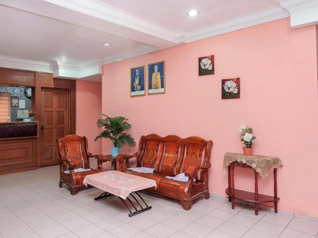 Seating area in Hotel Tiara