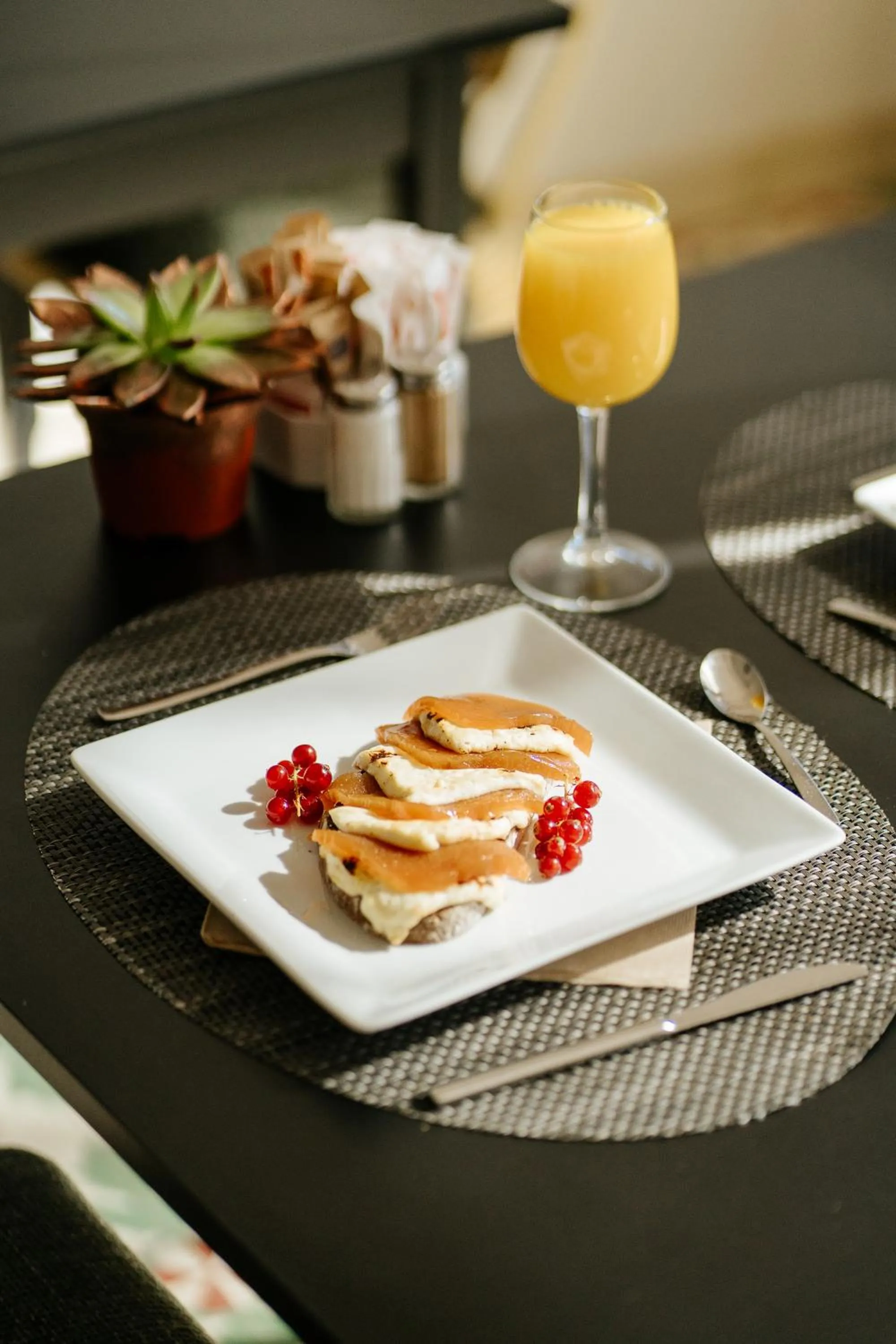 Food and drinks in Hotel Reveron Plaza