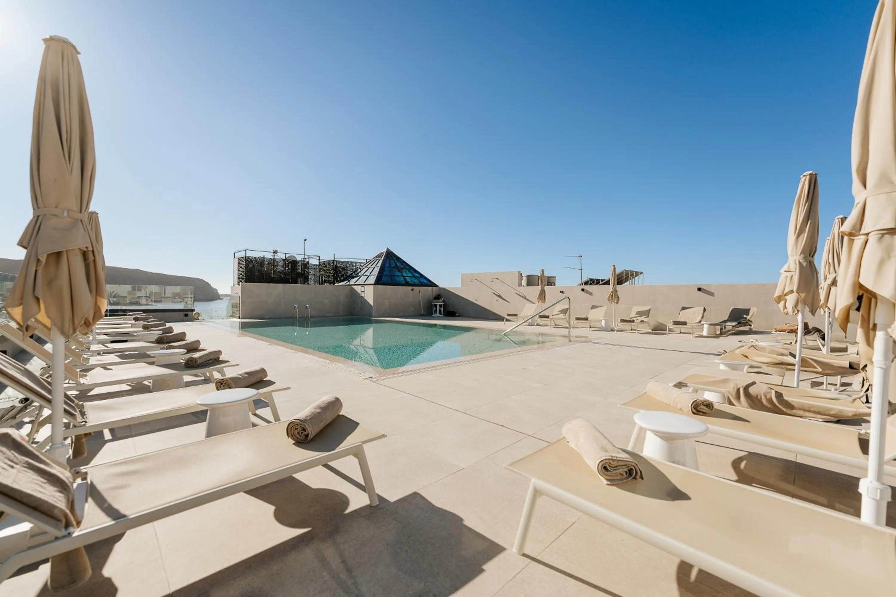 Swimming pool in Hotel Reveron Plaza