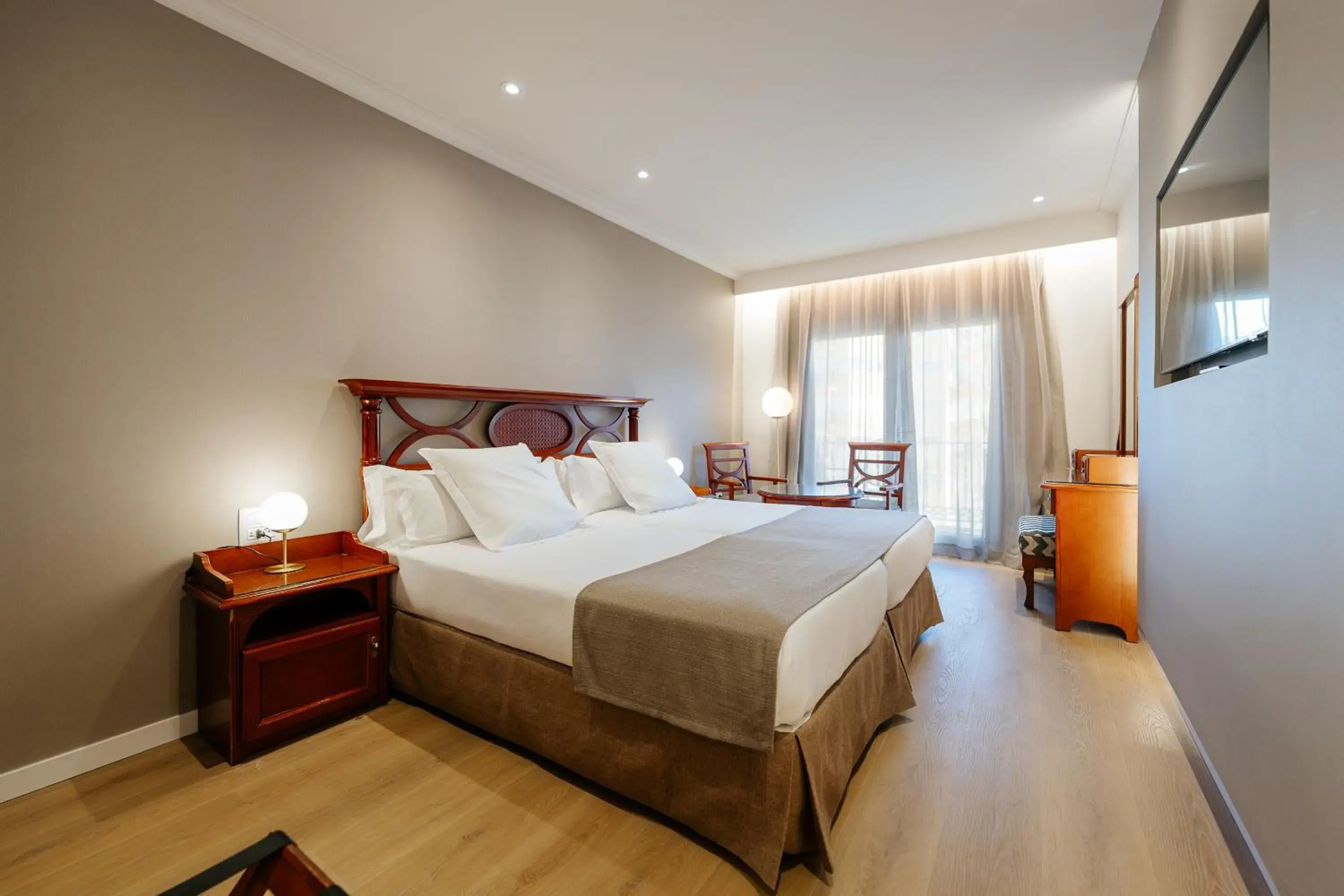 Double or Twin Room with Partial Sea View in Hotel Reveron Plaza Double or Twin Room with Partial Sea View in Hotel Reveron Plaza