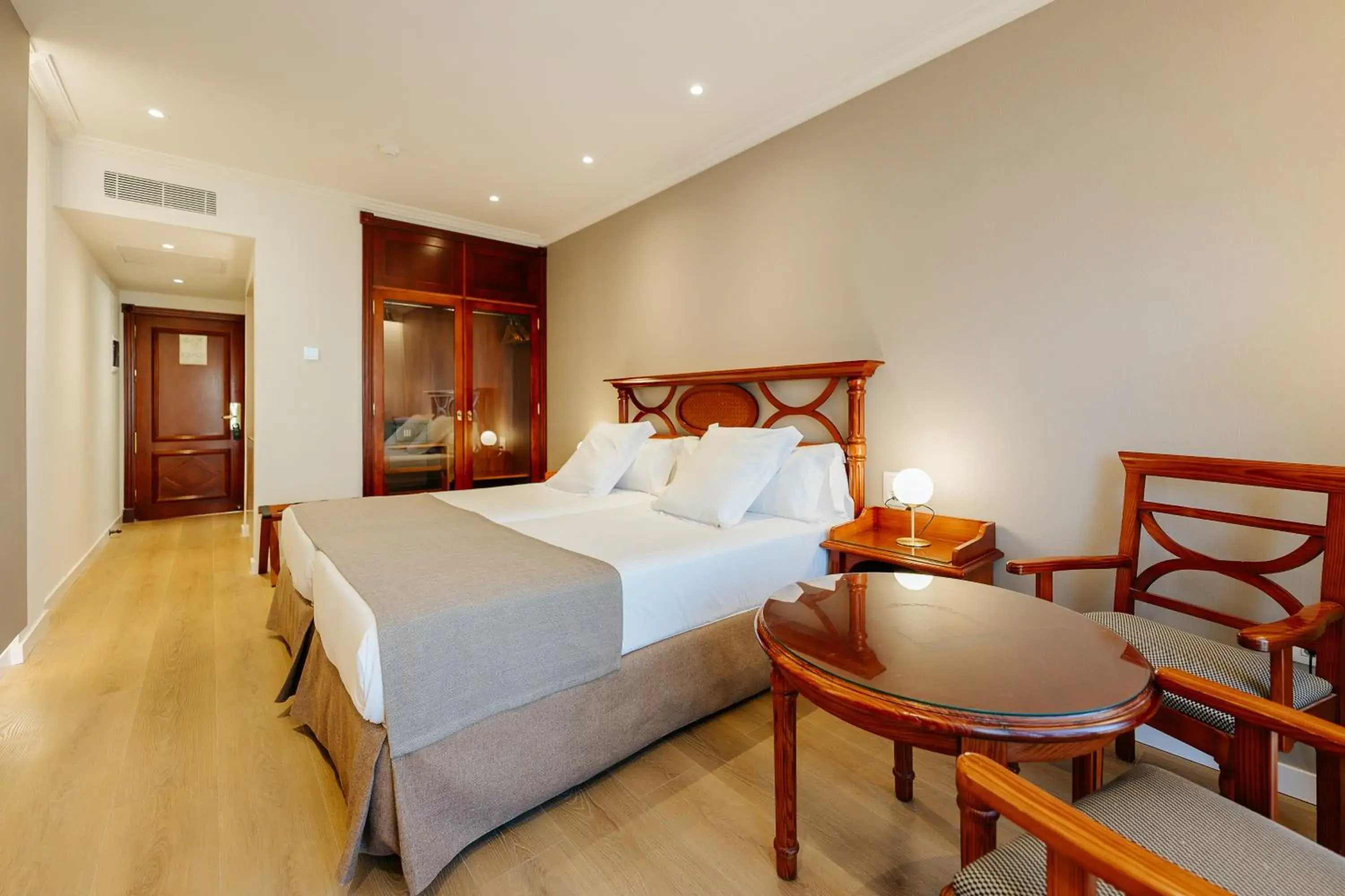Double Room - single occupancy in Hotel Reveron Plaza Double Room - single occupancy in Hotel Reveron Plaza