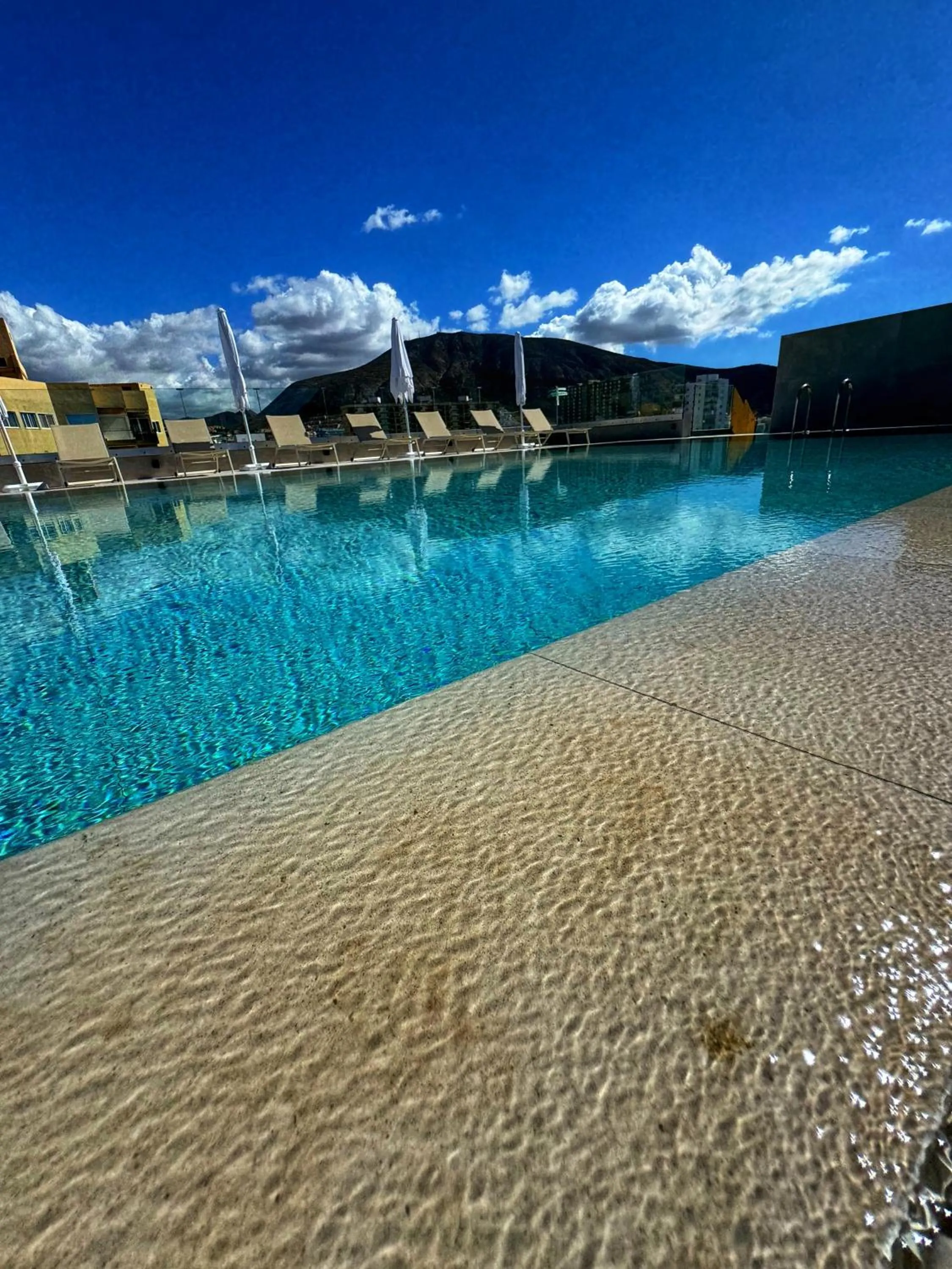 Swimming pool in Hotel Reveron Plaza