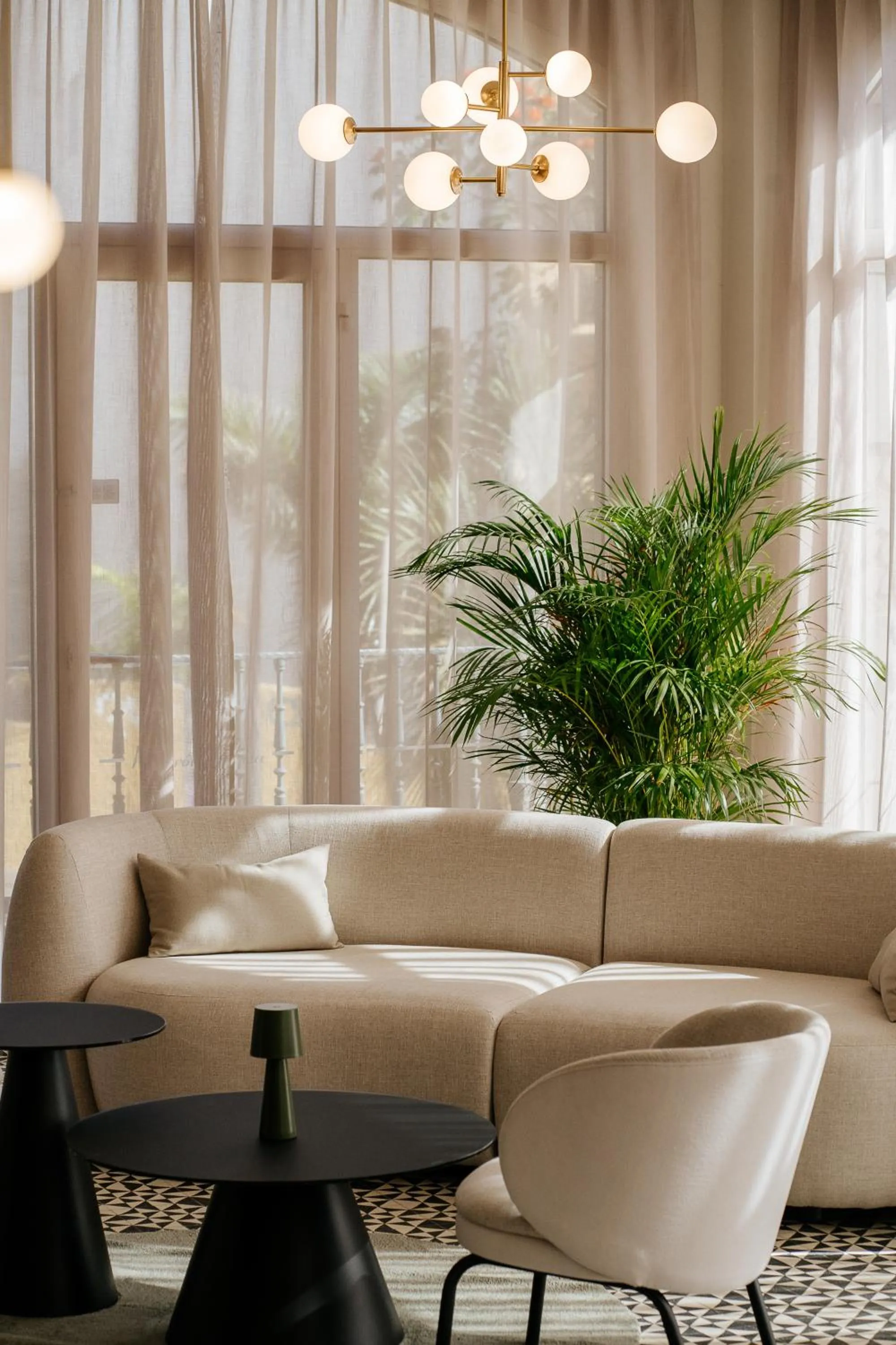 Day in Hotel Reveron Plaza