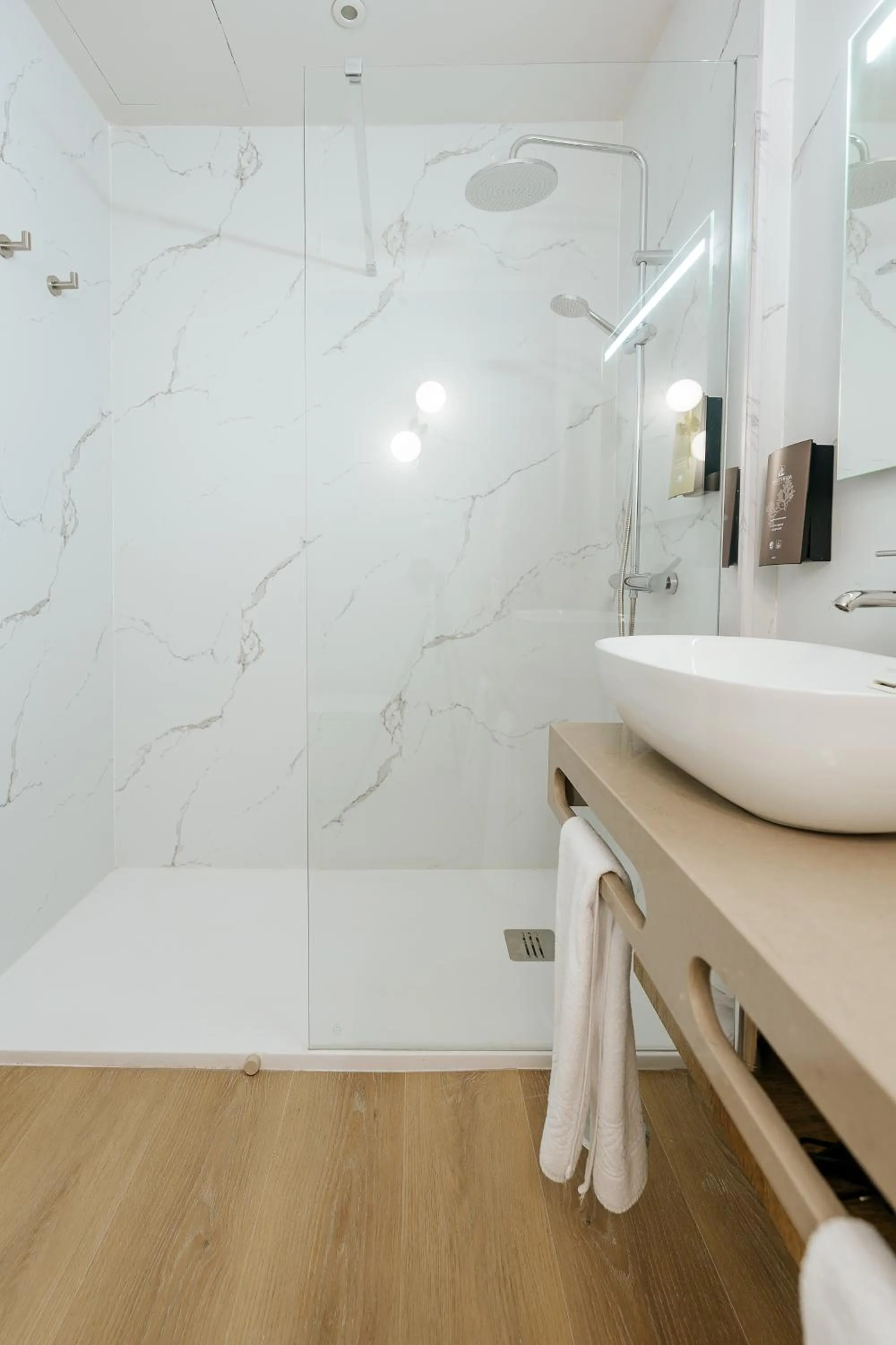 Shower in Hotel Reveron Plaza