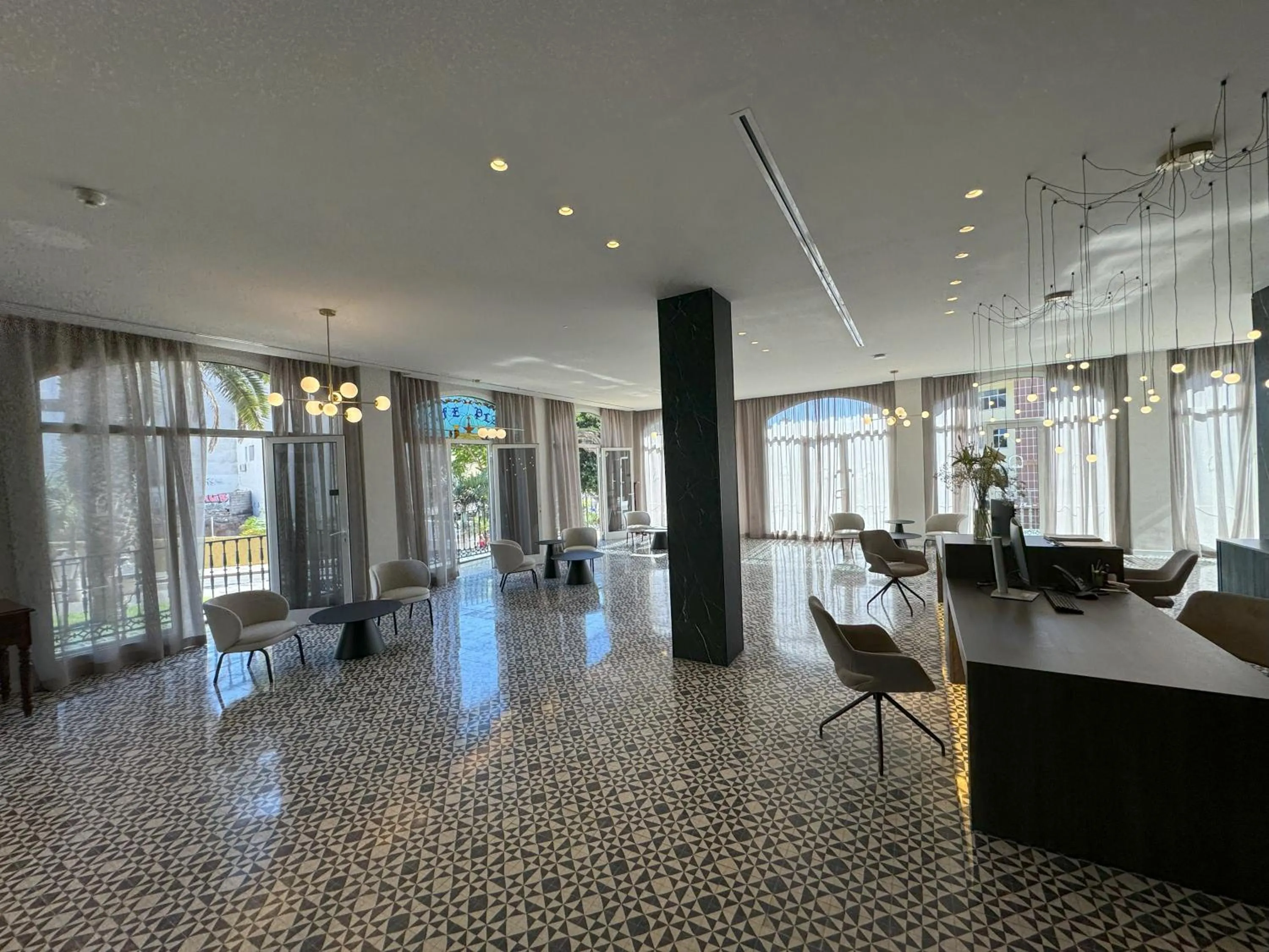 Lobby or reception in Hotel Reveron Plaza