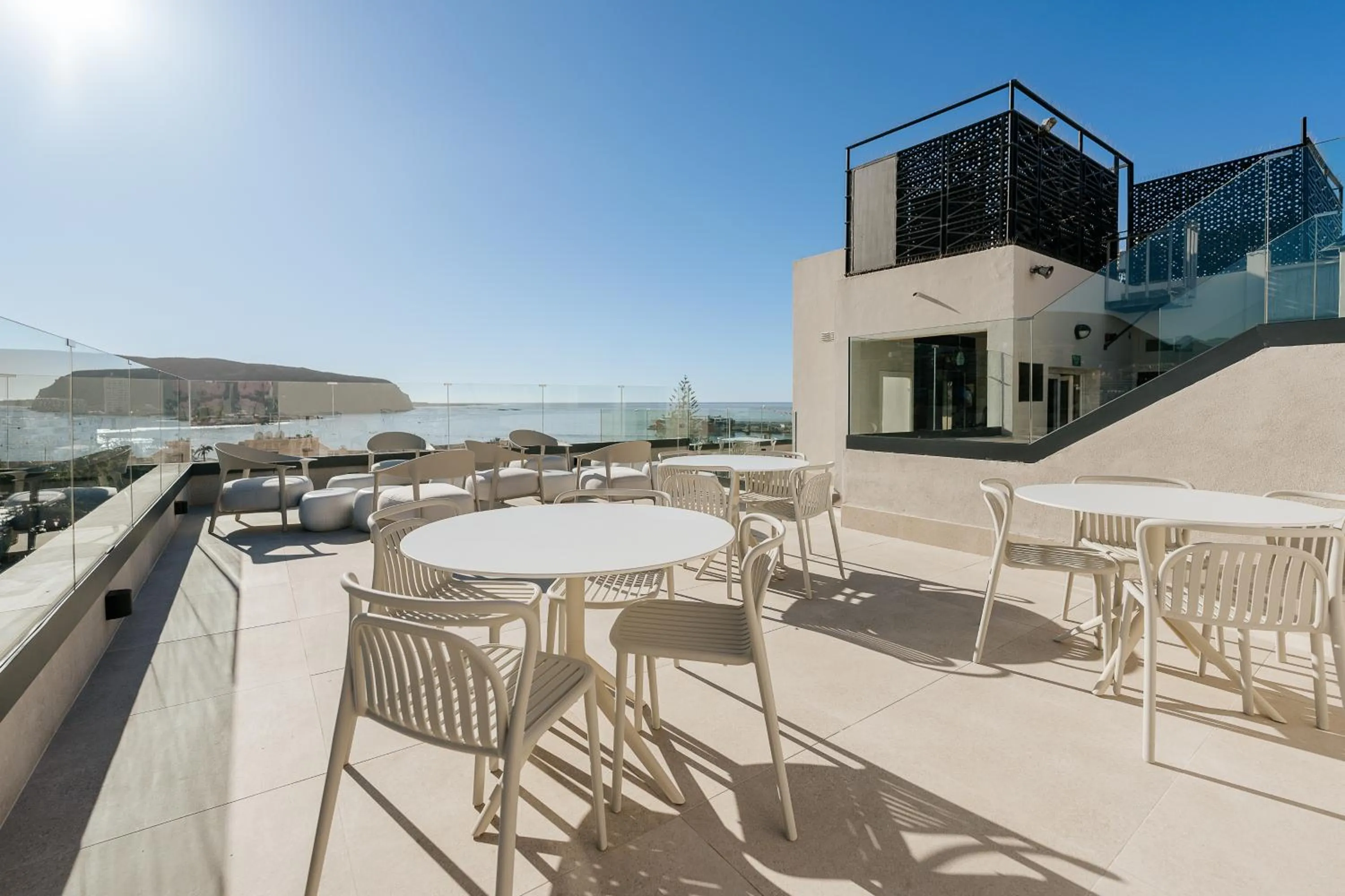 Property building in Hotel Reveron Plaza