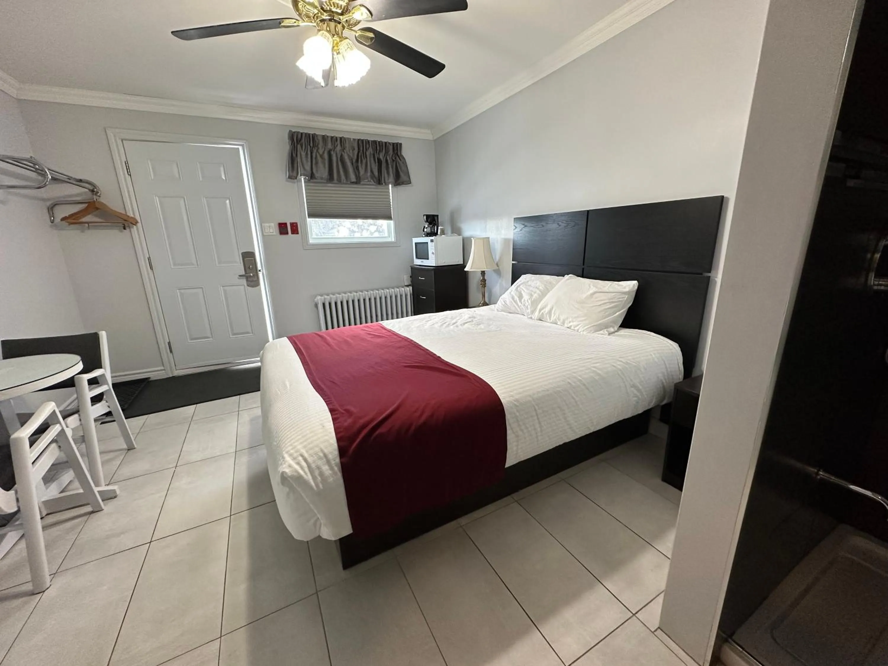 Bed in Motel Le Refuge