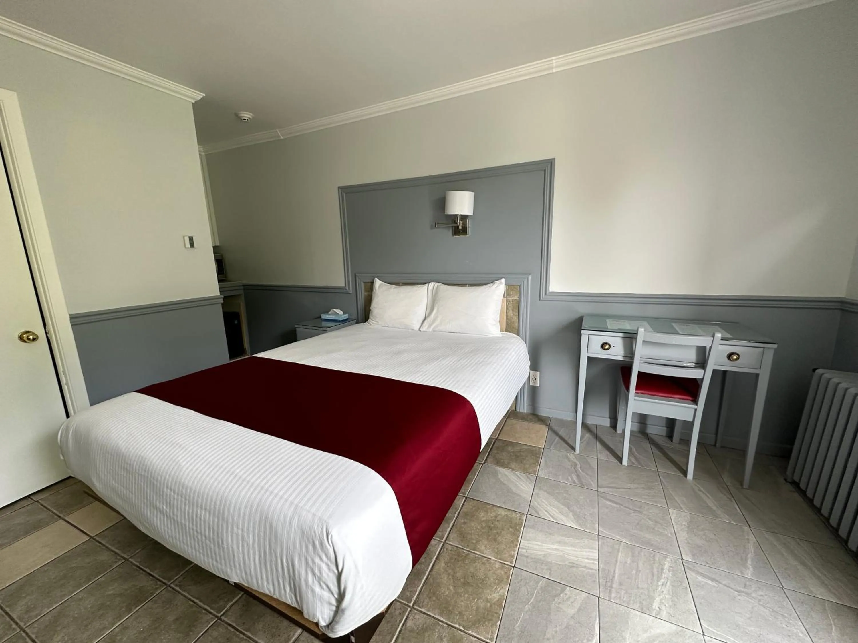 Bed in Motel Le Refuge