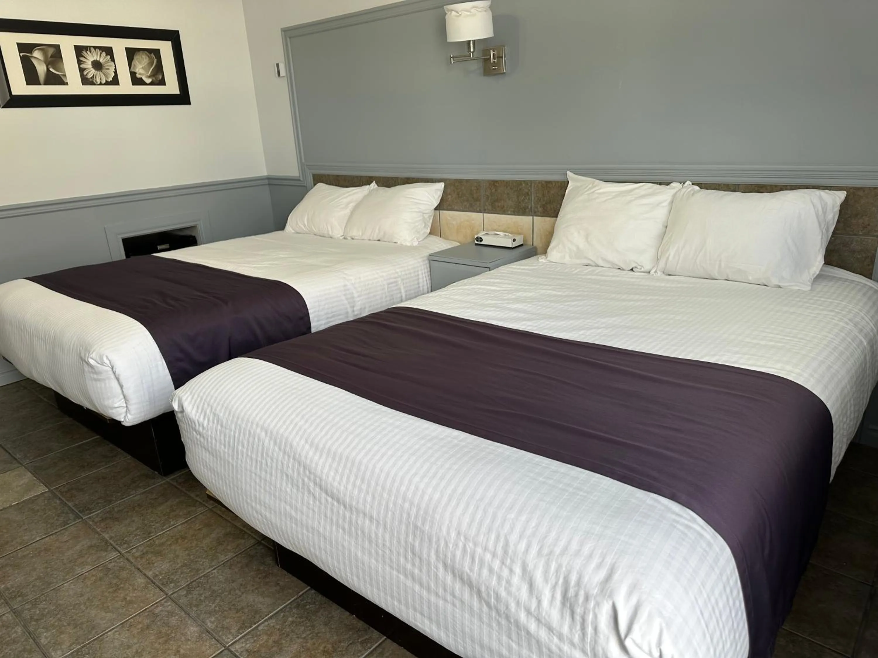 Bed in Motel Le Refuge