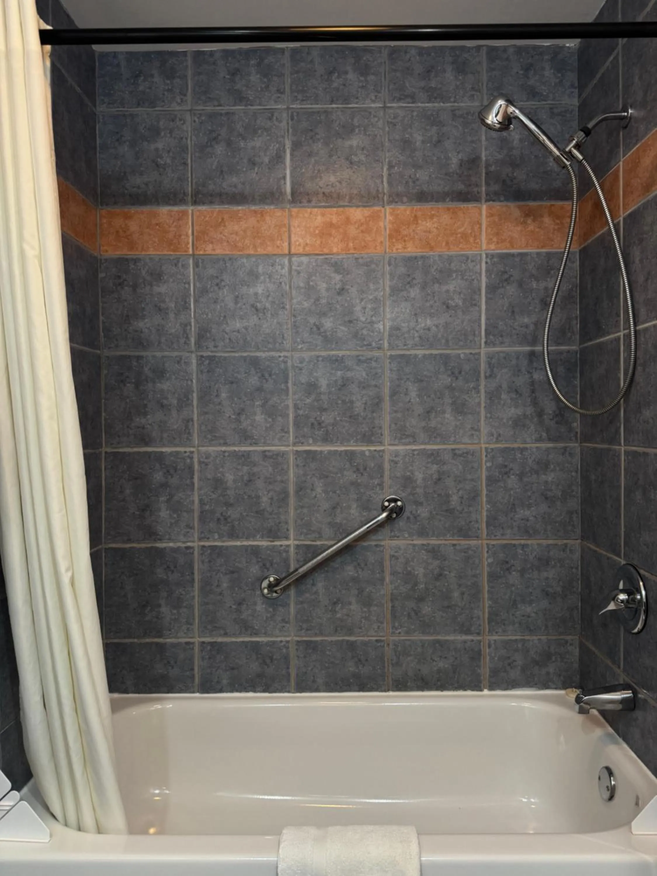 Shower in Motel Le Refuge