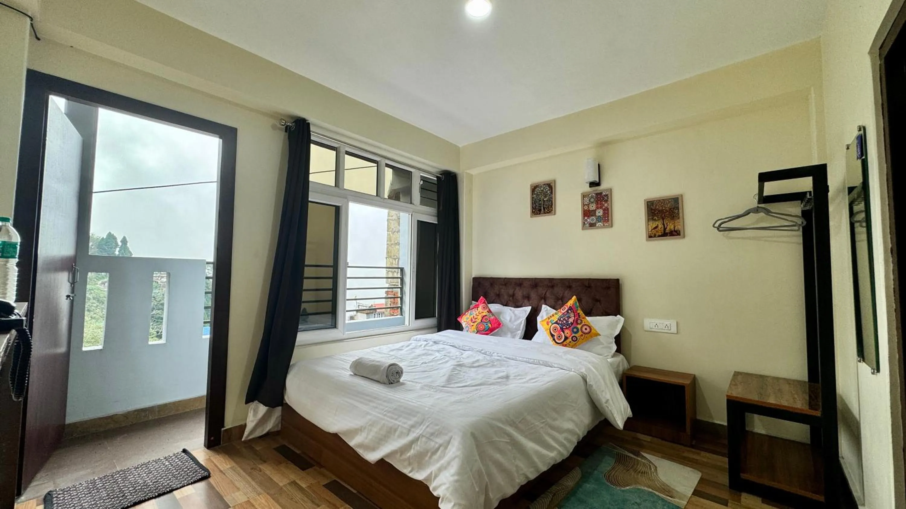 Bed in Darjeeling Hillside Inn