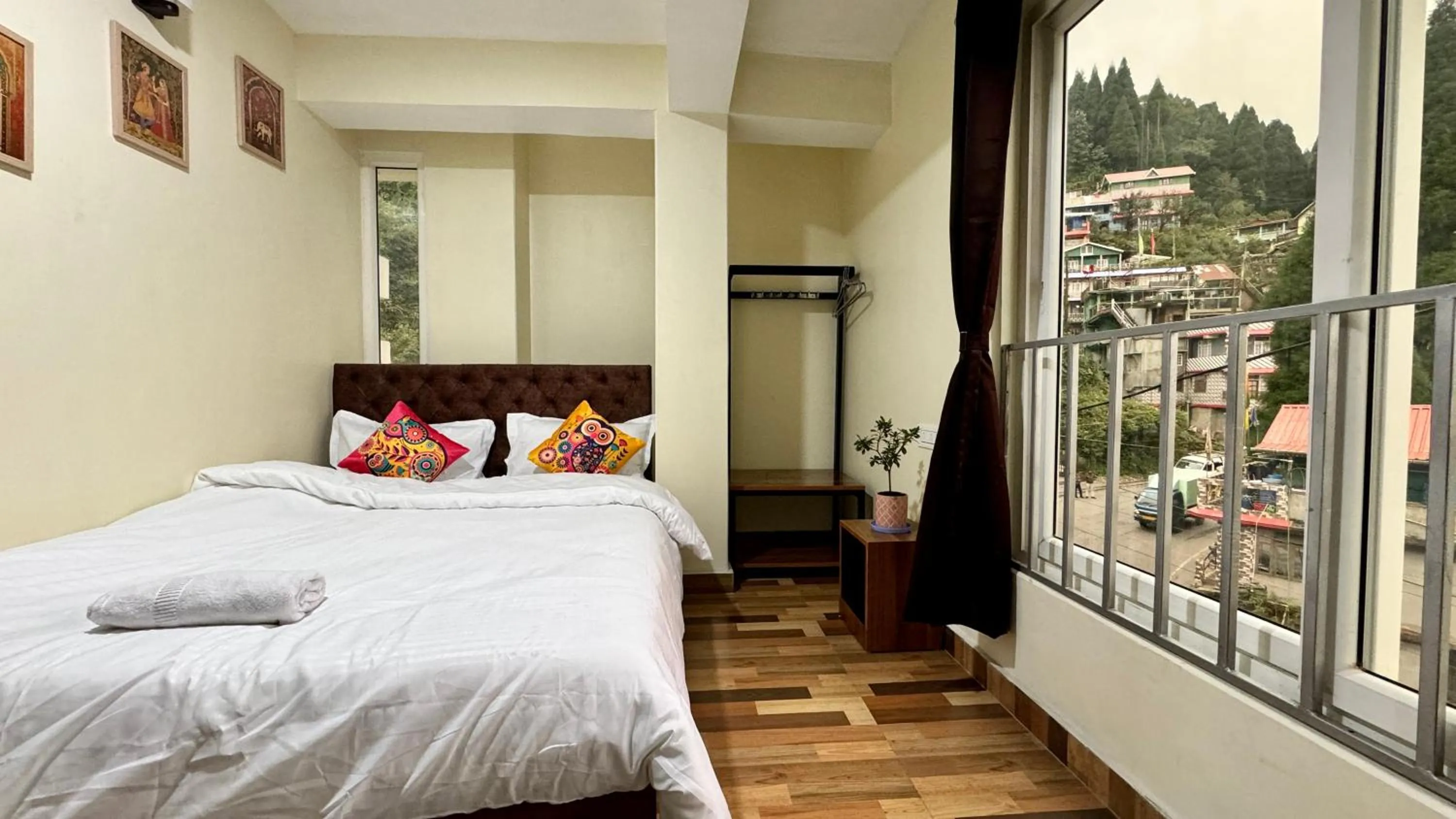 Bed in Darjeeling Hillside Inn