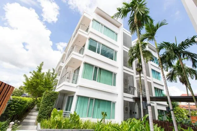 Facade/entrance in Baan Sandao D201