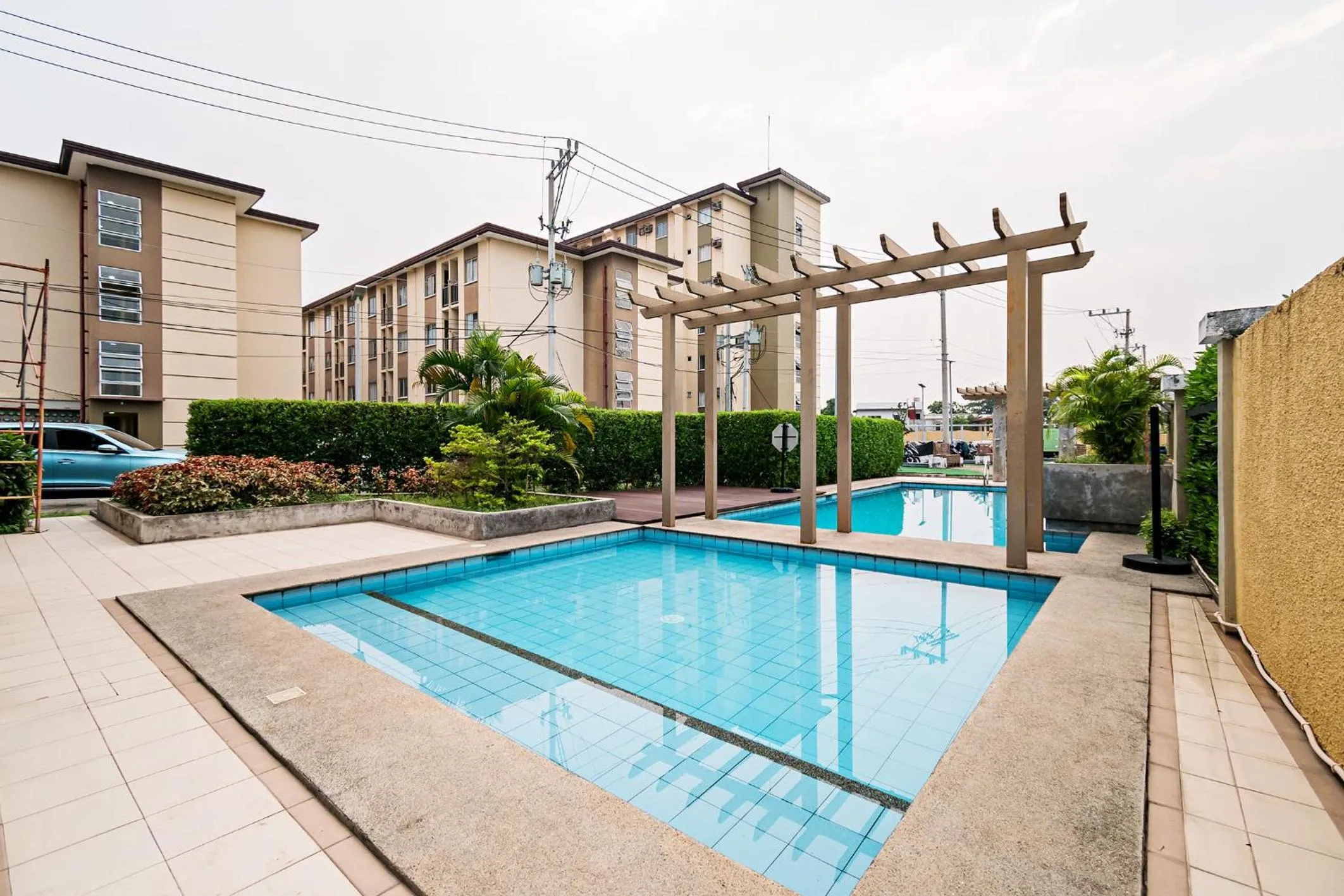 Swimming pool in Precious Florannjoe