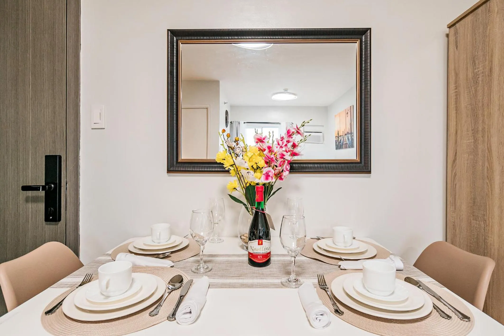 Dining area in Precious Florannjoe