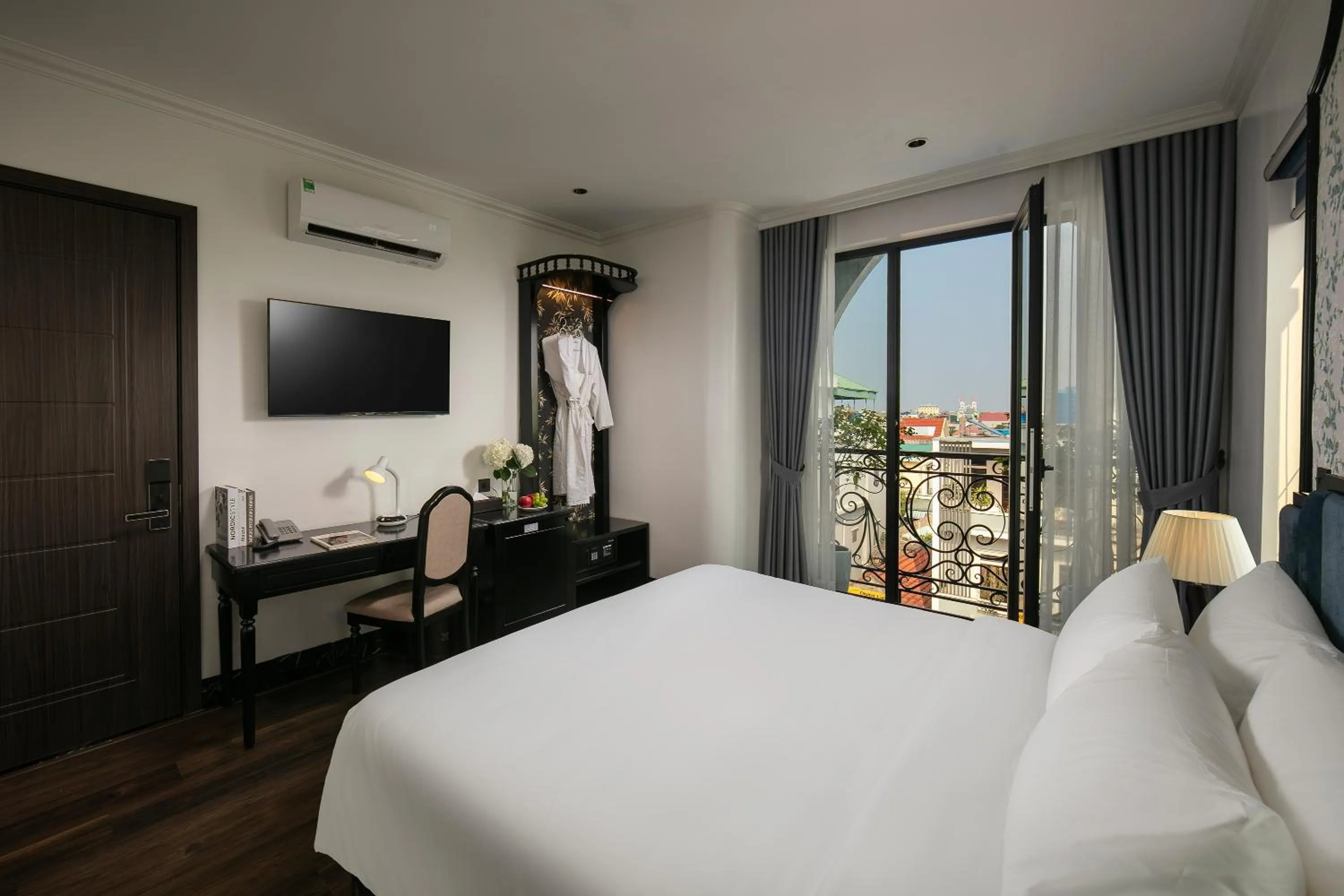 View (from property/room), Bed in Phat Diem Plaza Hotel