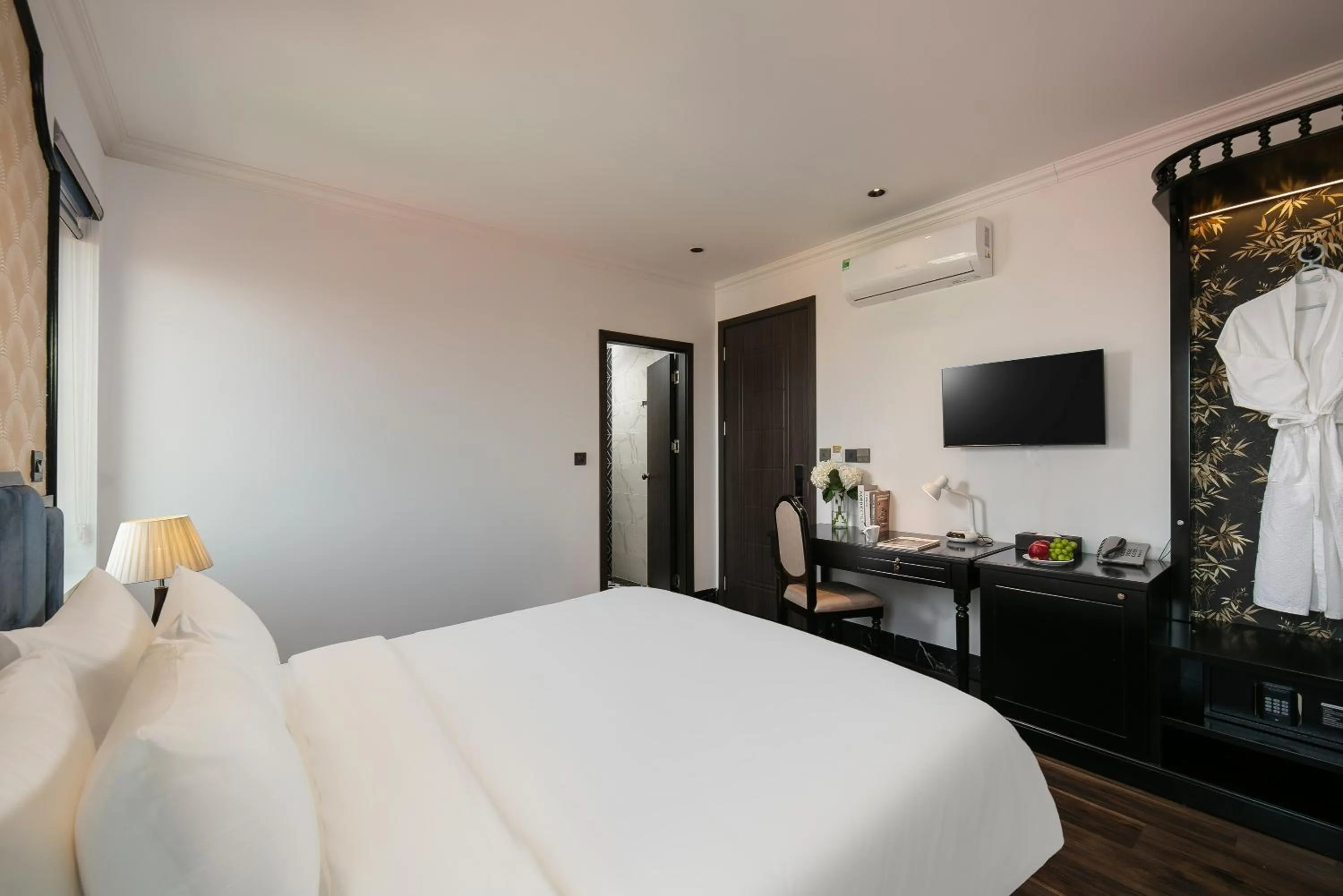 Bedroom, Bed in Phat Diem Plaza Hotel