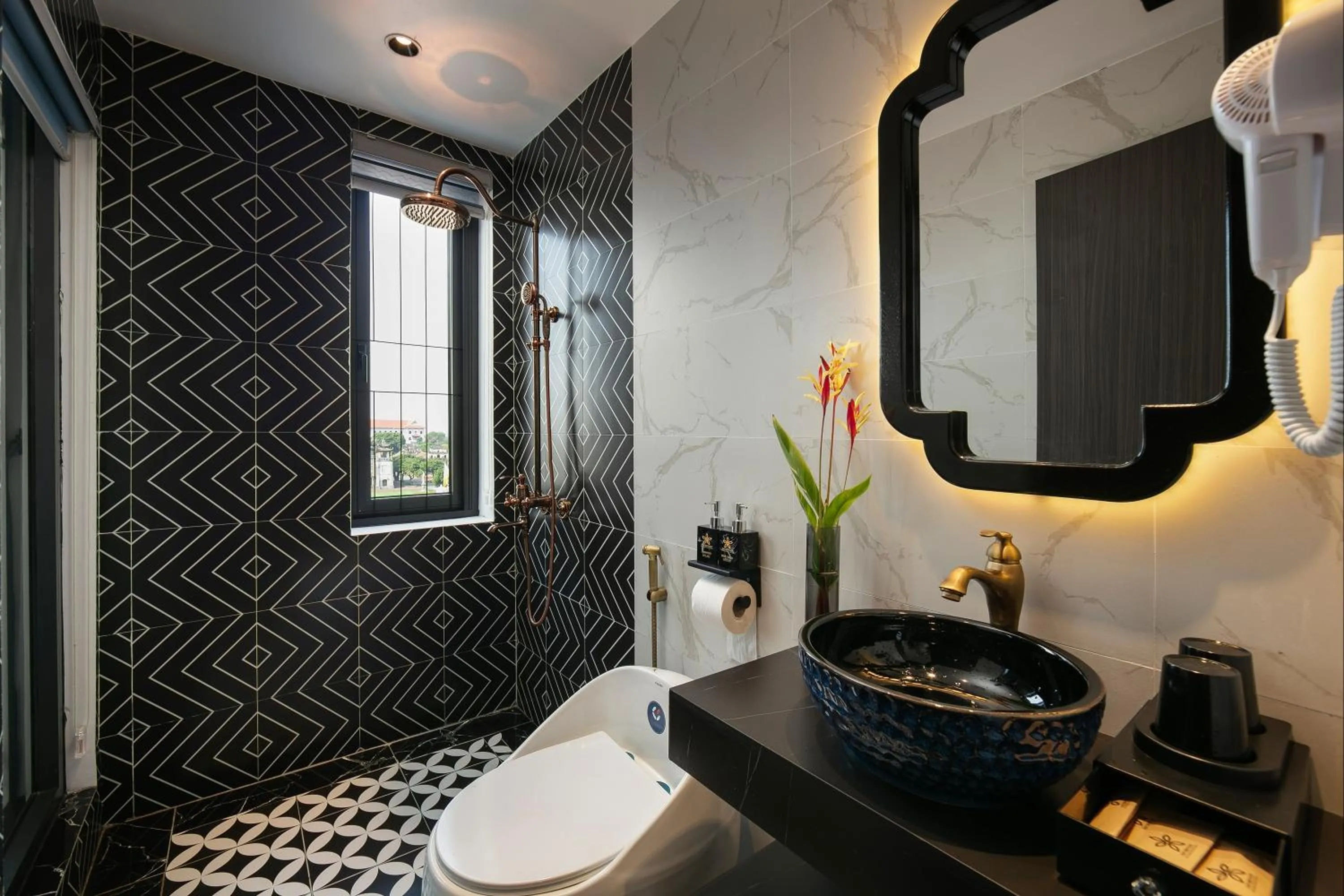 Shower in Phat Diem Plaza Hotel