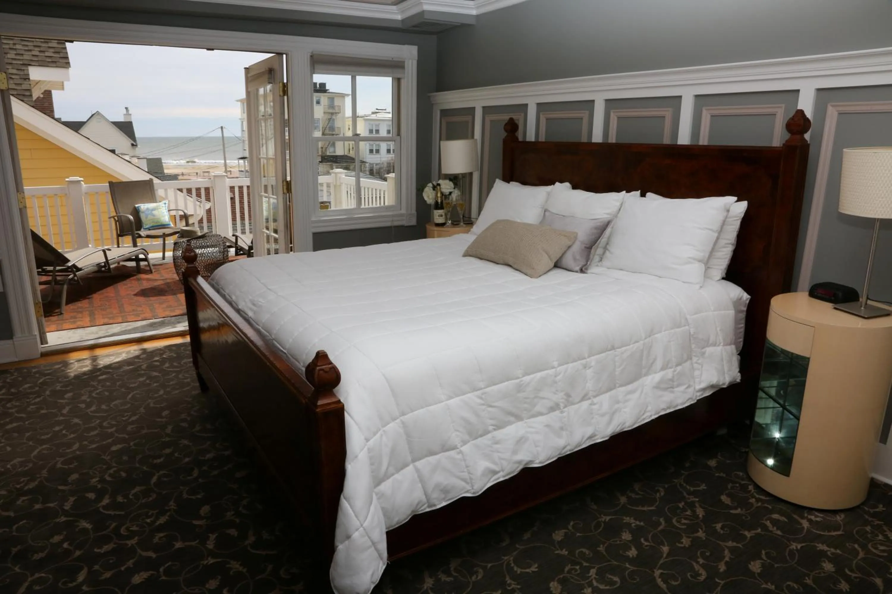 Balcony/Terrace, Bed in The Ocean Plaza Hotel
