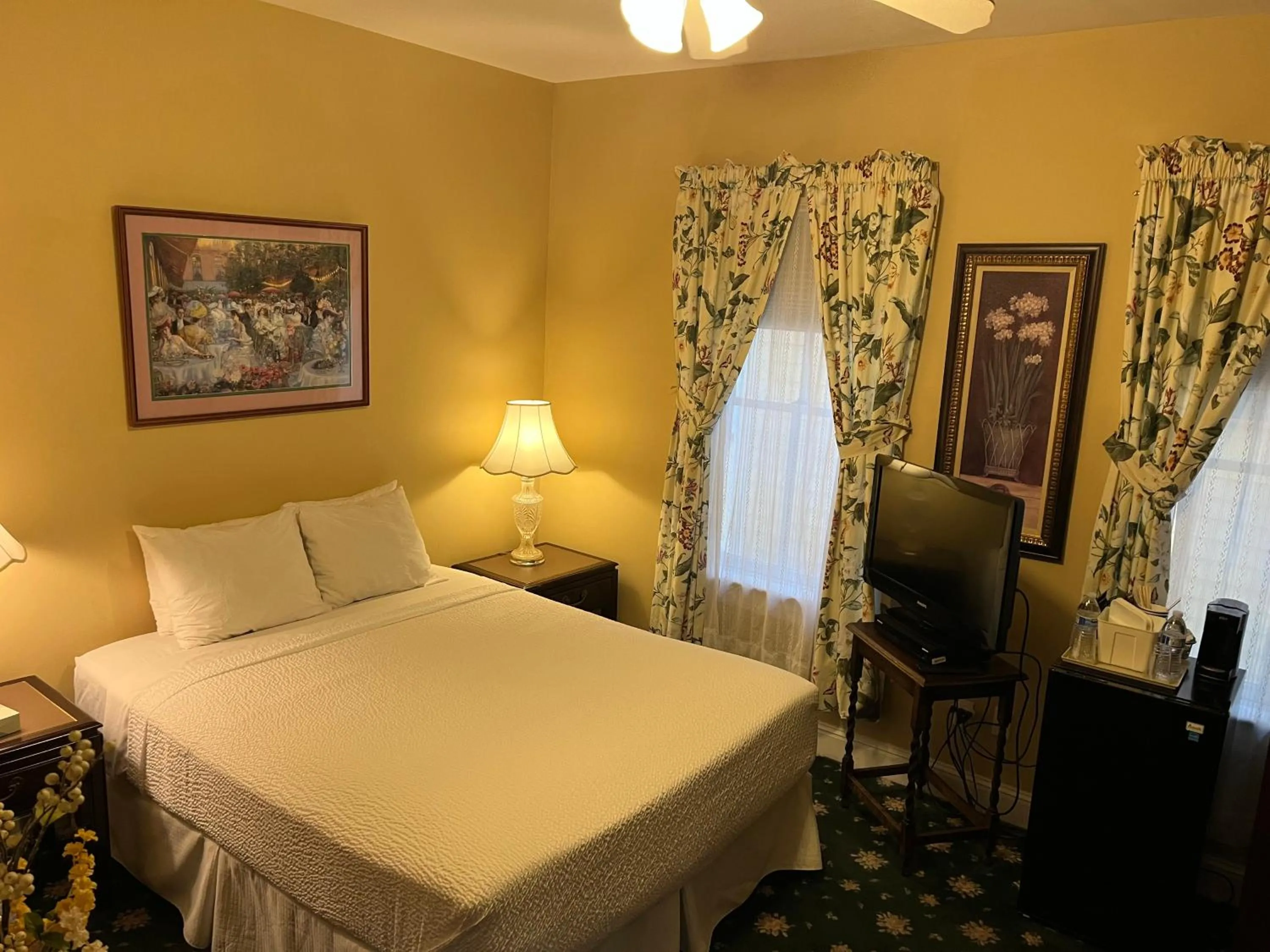 Bed in The Ocean Plaza Hotel
