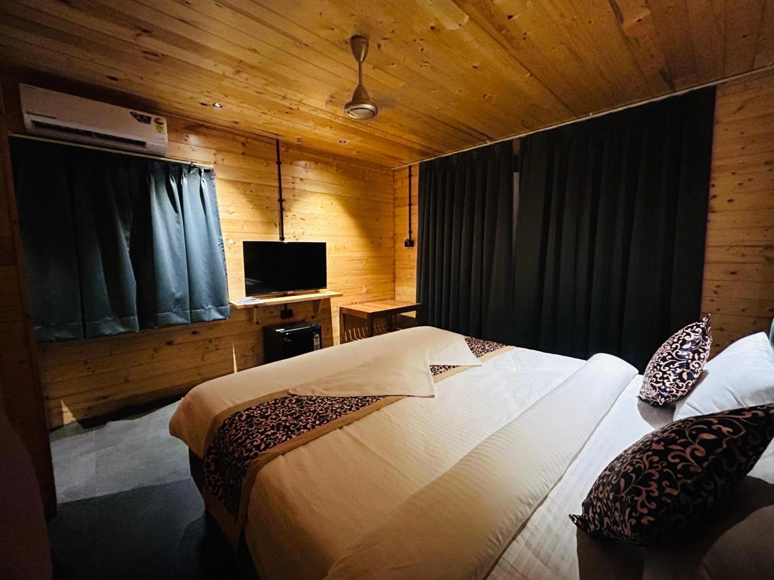 Bedroom, Bed in Seclude Eco Cottages