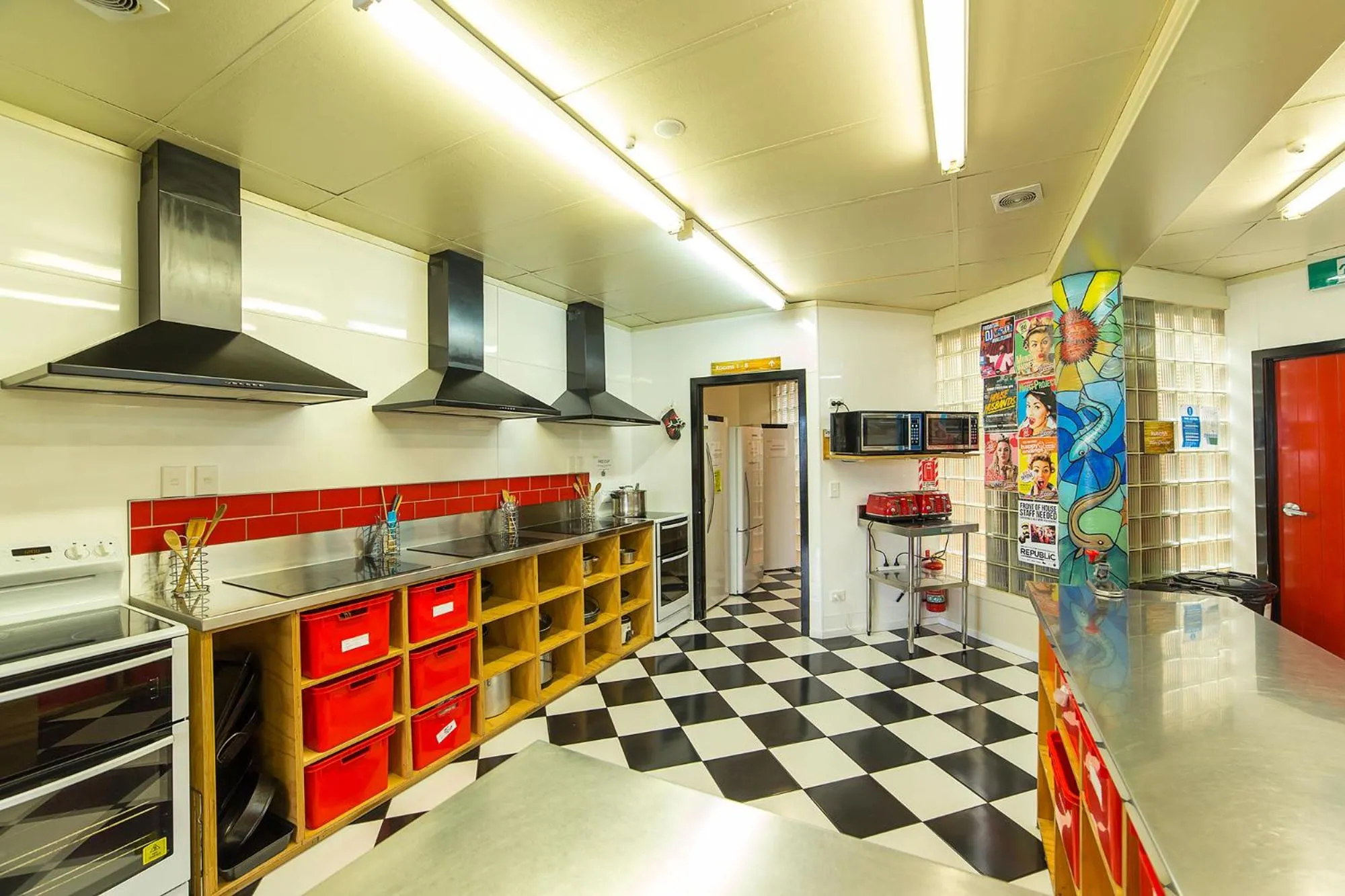 Communal kitchen in Tahuna Pod Hostel