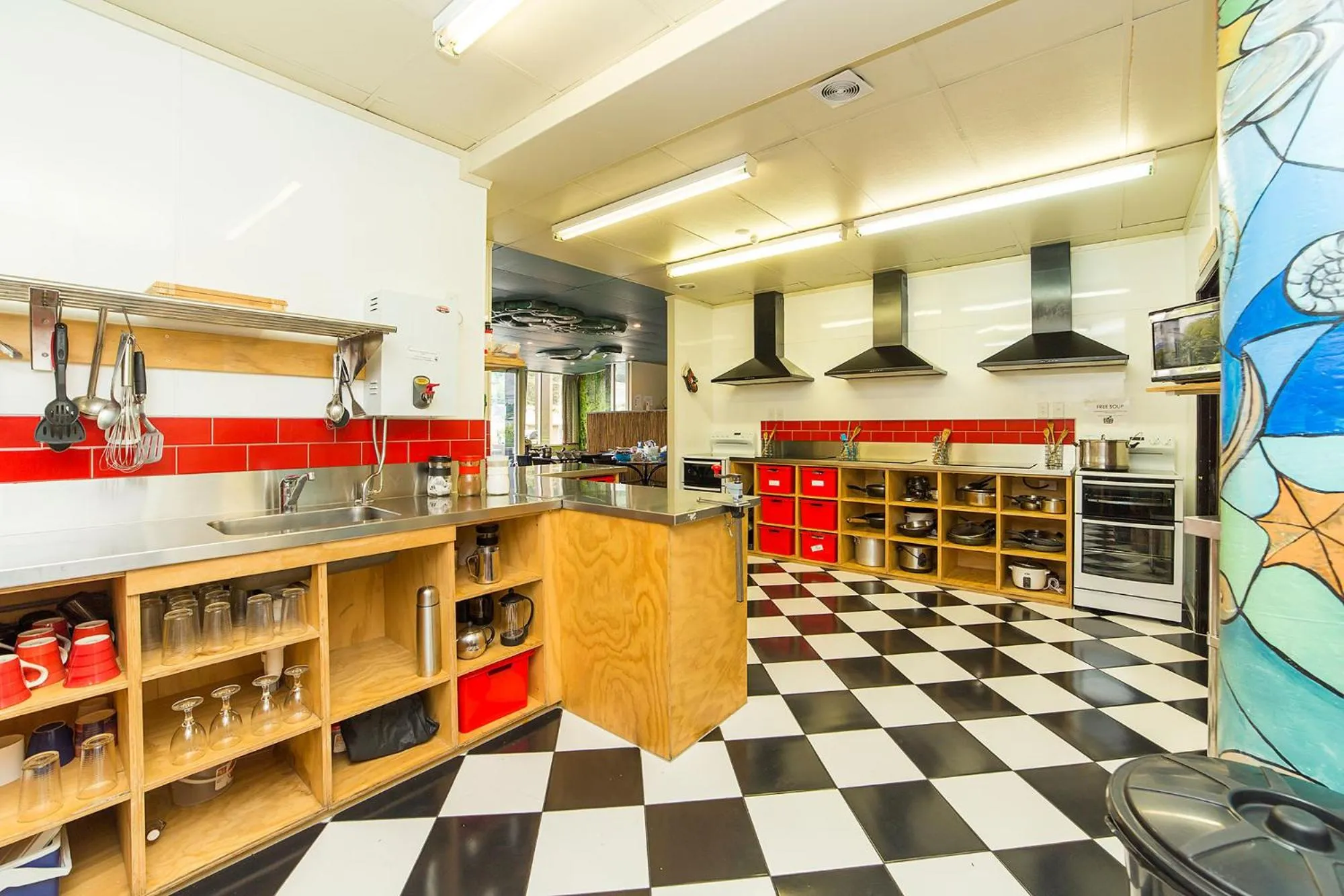 Communal kitchen in Tahuna Pod Hostel