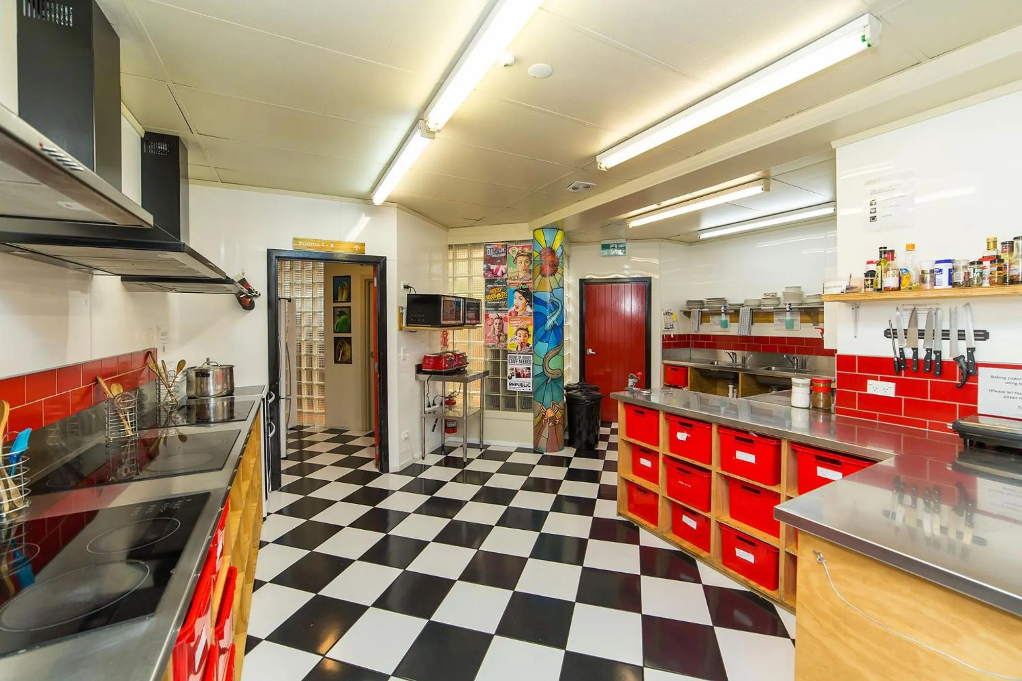 Communal kitchen in Tahuna Pod Hostel