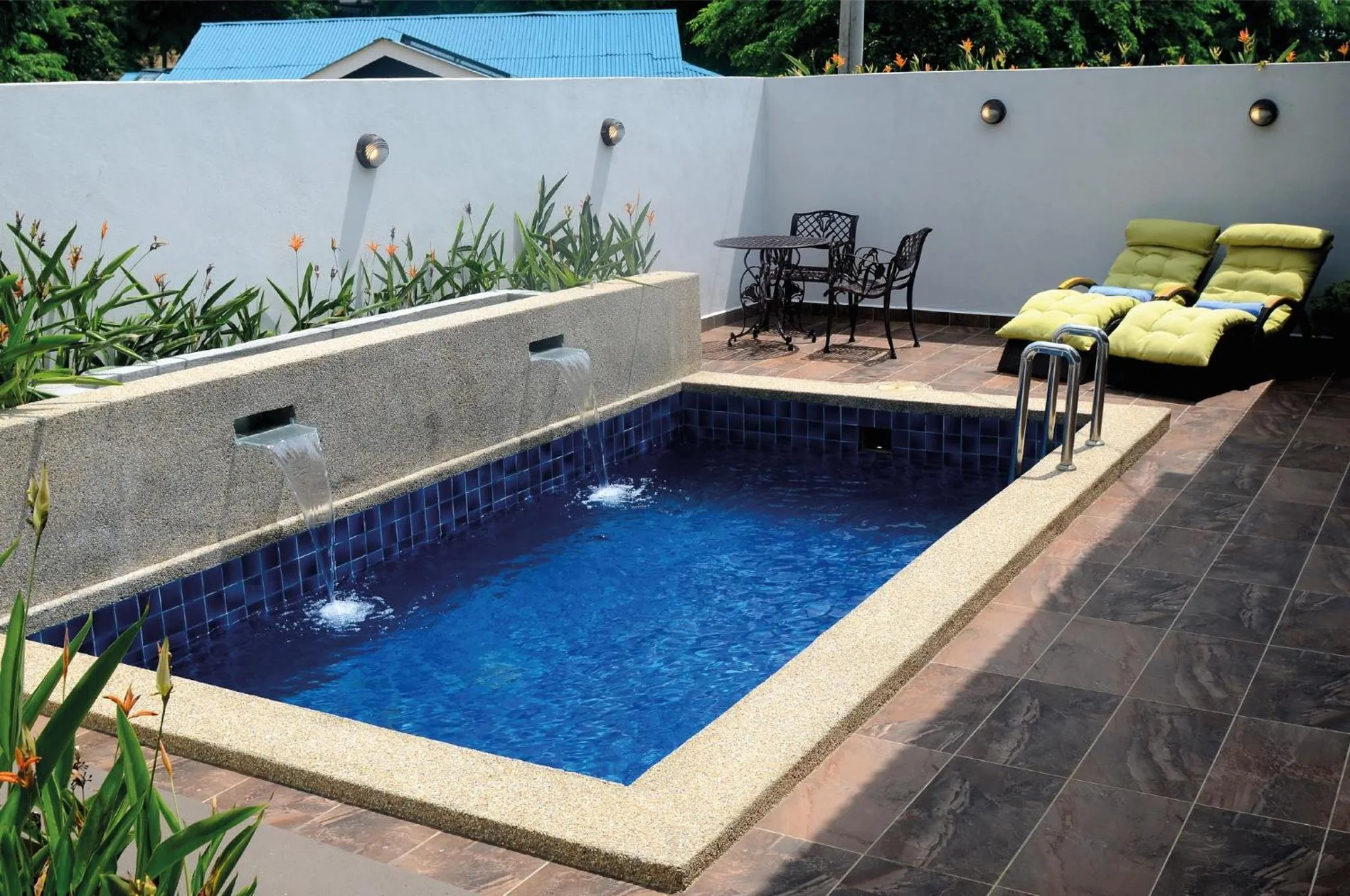 Swimming pool in The Orchard Wellness & Health Resort