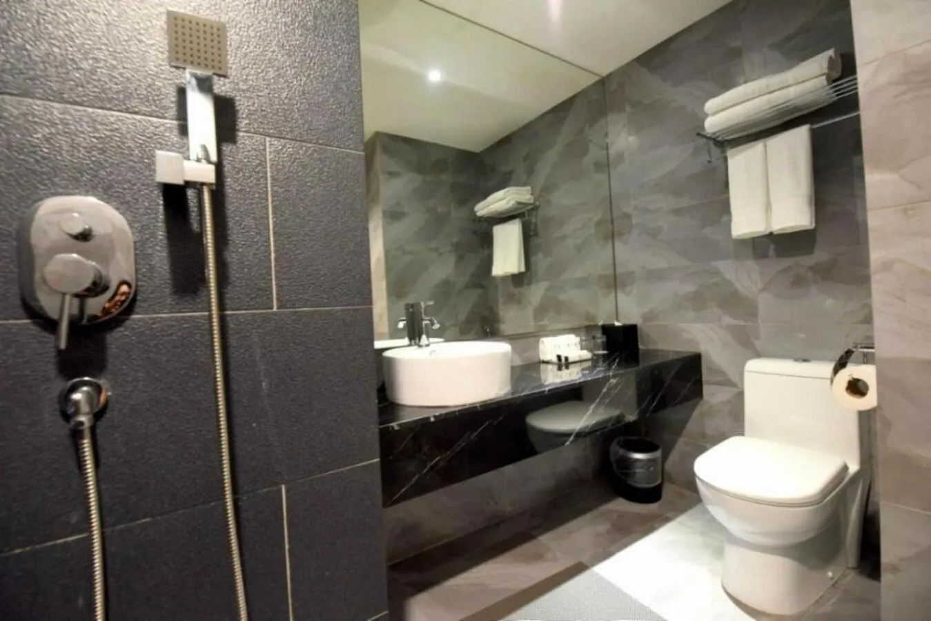 Shower in The Orchard Wellness & Health Resort