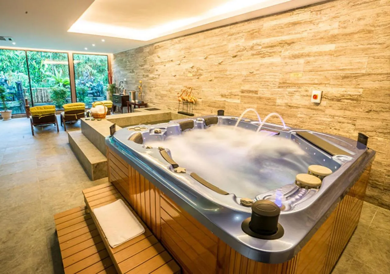 Hot Tub in The Orchard Wellness & Health Resort