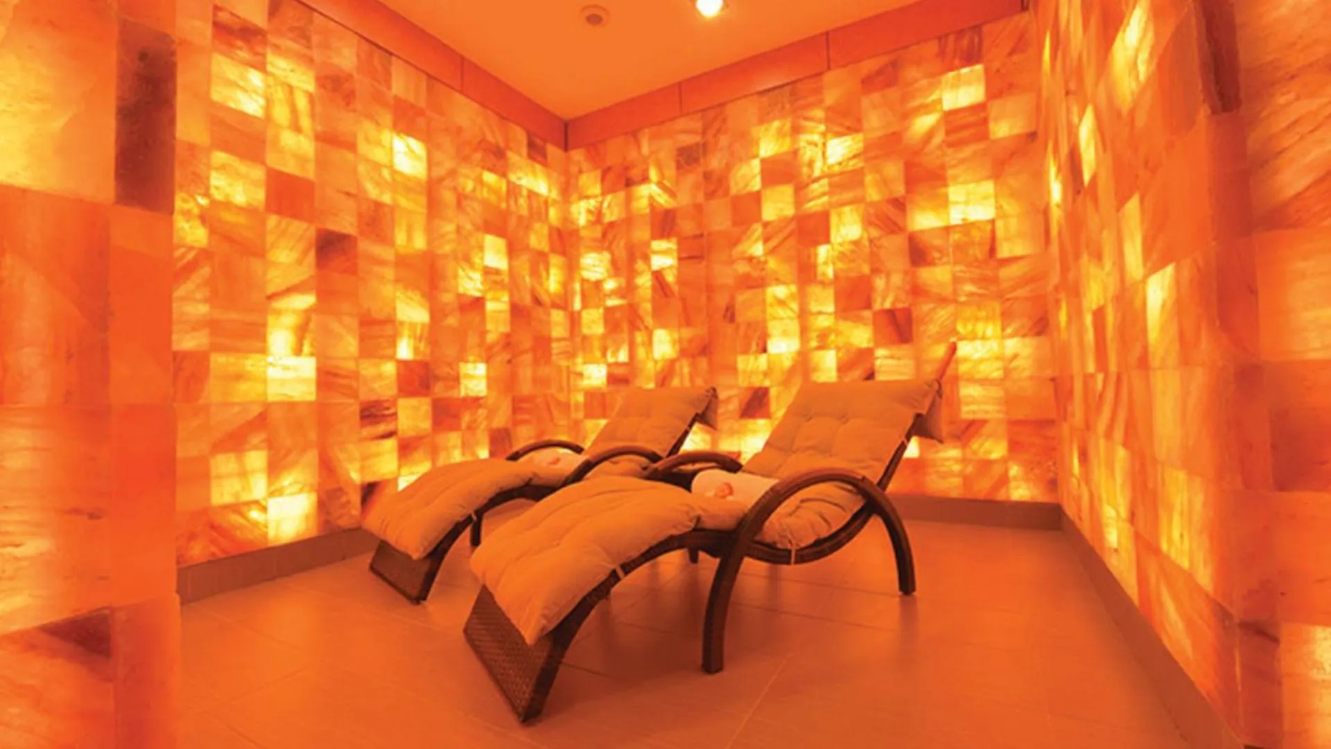 Restaurant/places to eat in The Orchard Wellness & Health Resort