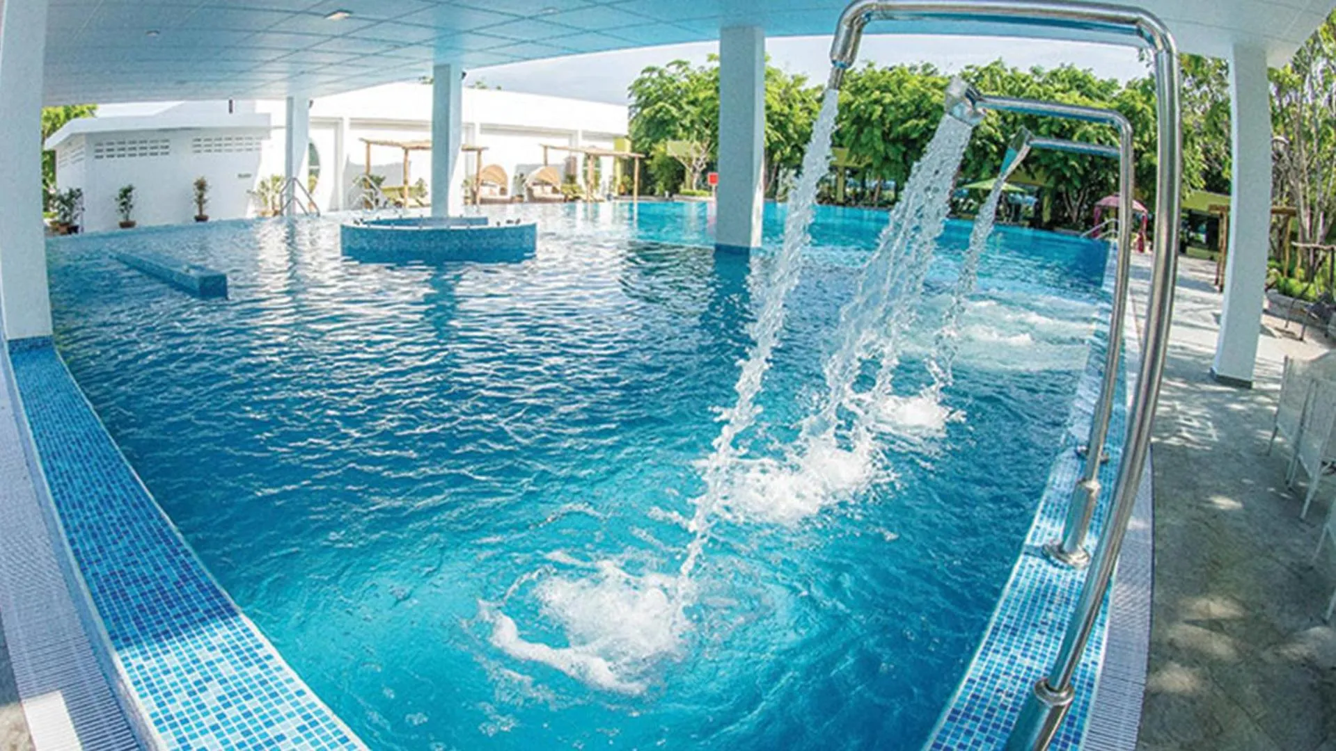 Swimming pool in The Orchard Wellness & Health Resort