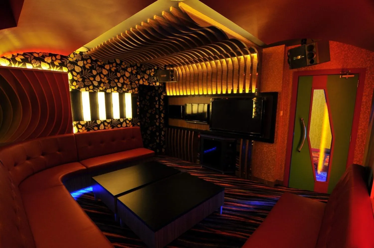 Evening entertainment in Hotel Maximillian