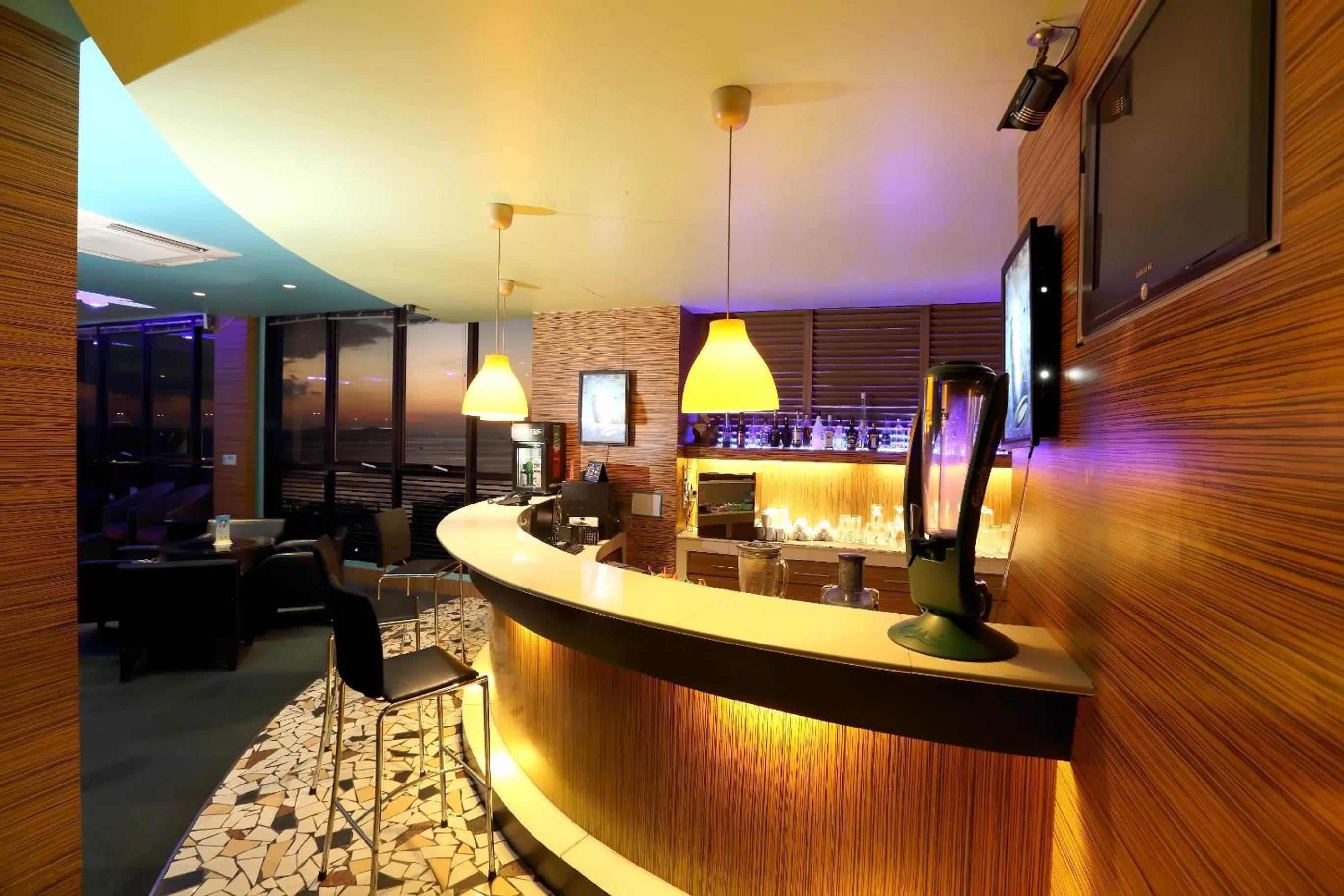Lounge or bar in Hotel Maximillian