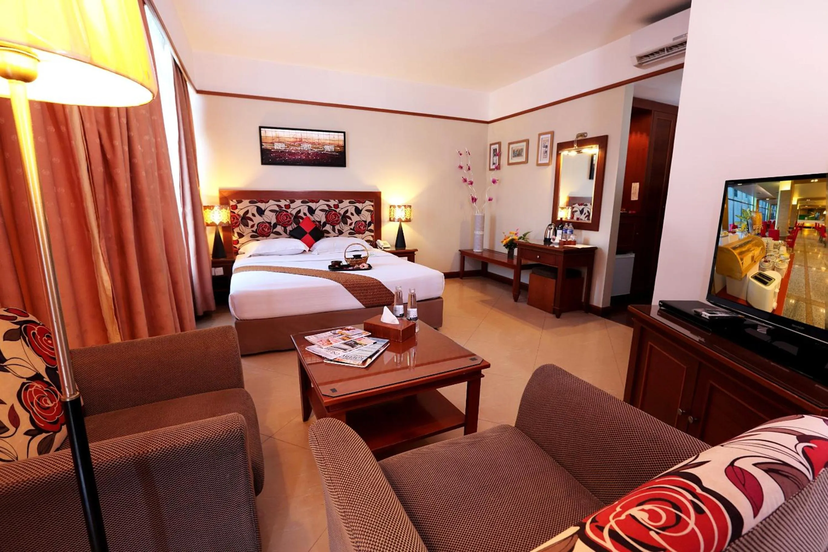 Bedroom, Bed in Hotel Maximillian