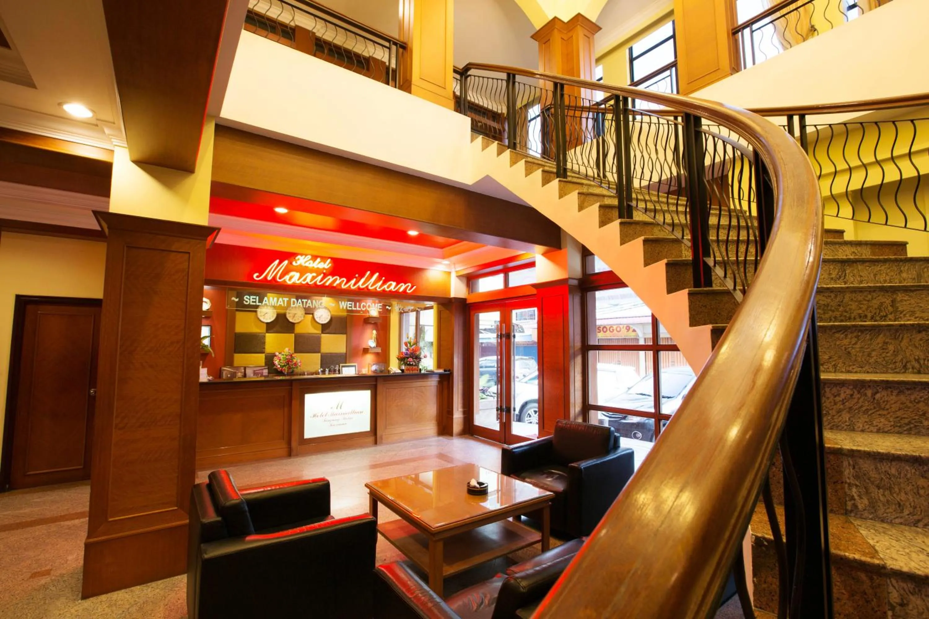 Facade/entrance in Hotel Maximillian